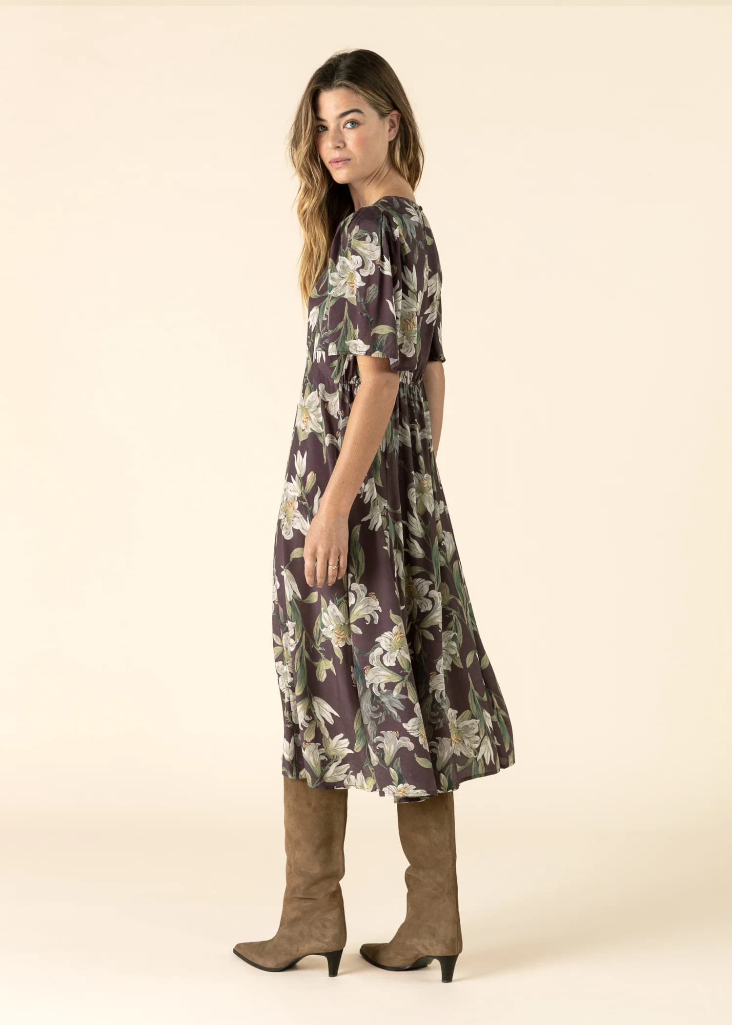KRISTEN - Blomstret midikjole - Brun | Indiska.com