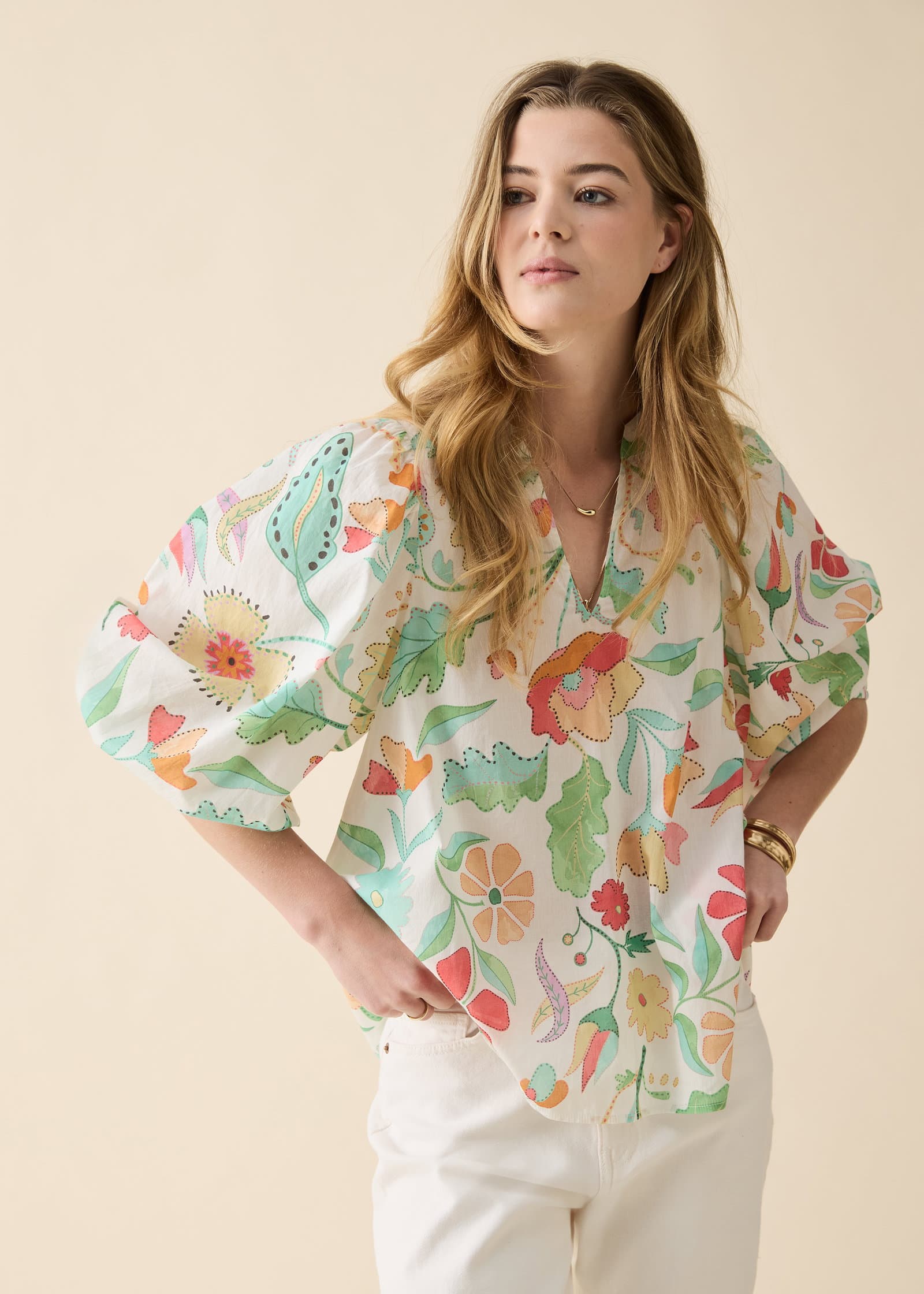 HANA - Blommig blus med puffärm - Grön | Indiska.com