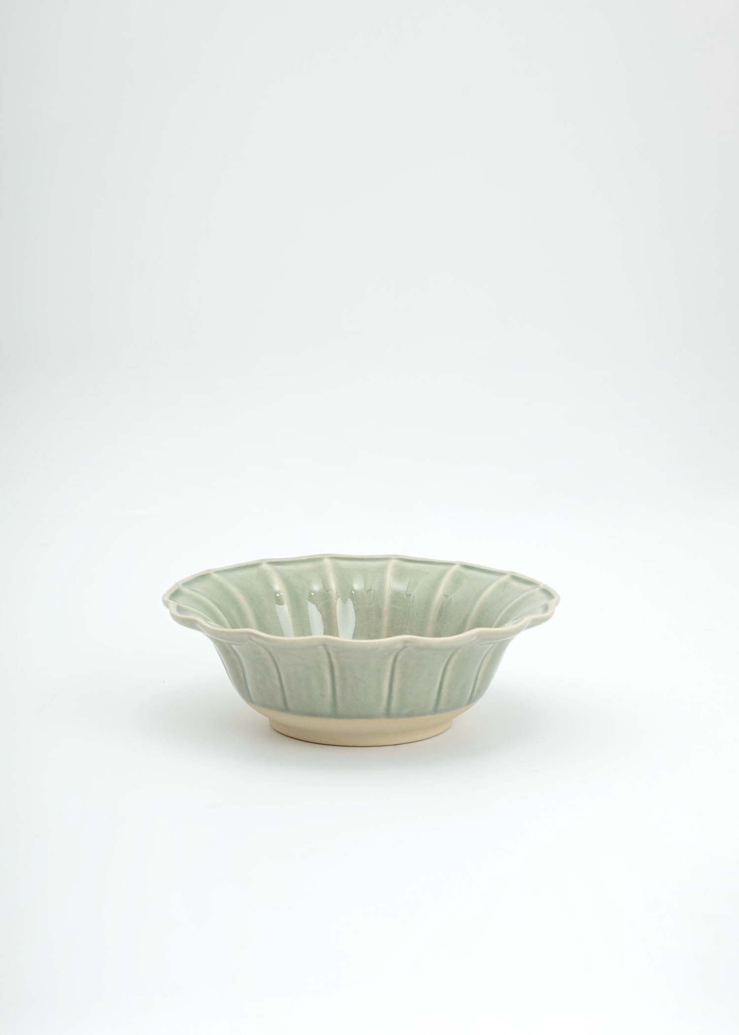 Wavy stoneware bowl