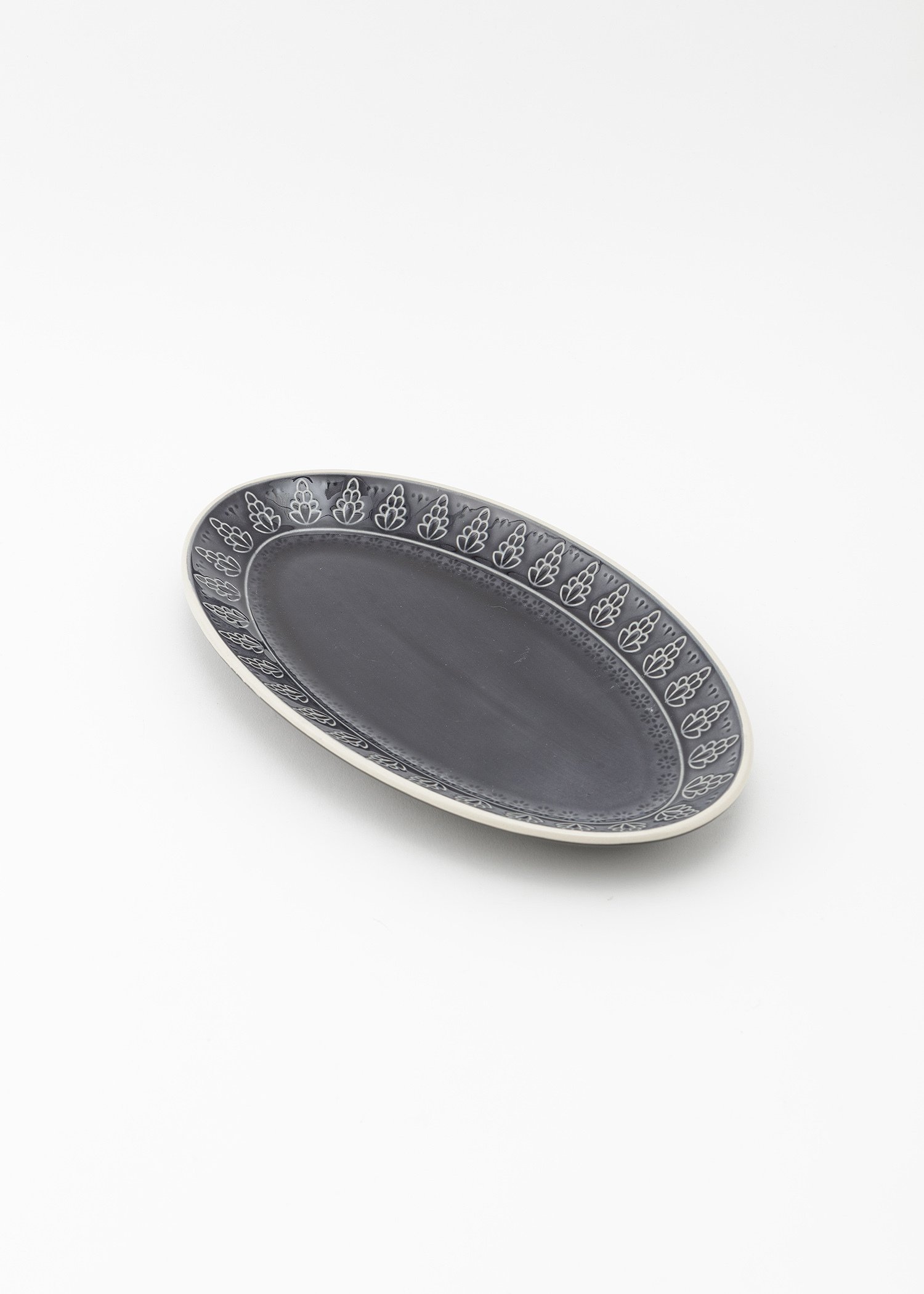Stoneware oval serving plate Image 2
