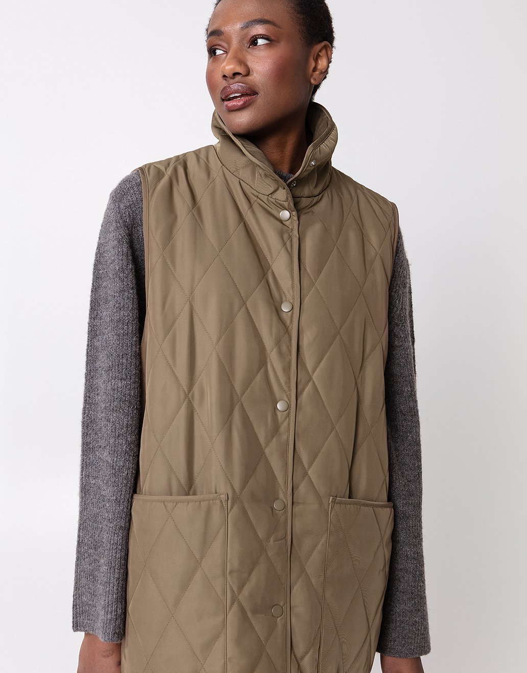 Long quilted vest Image 5