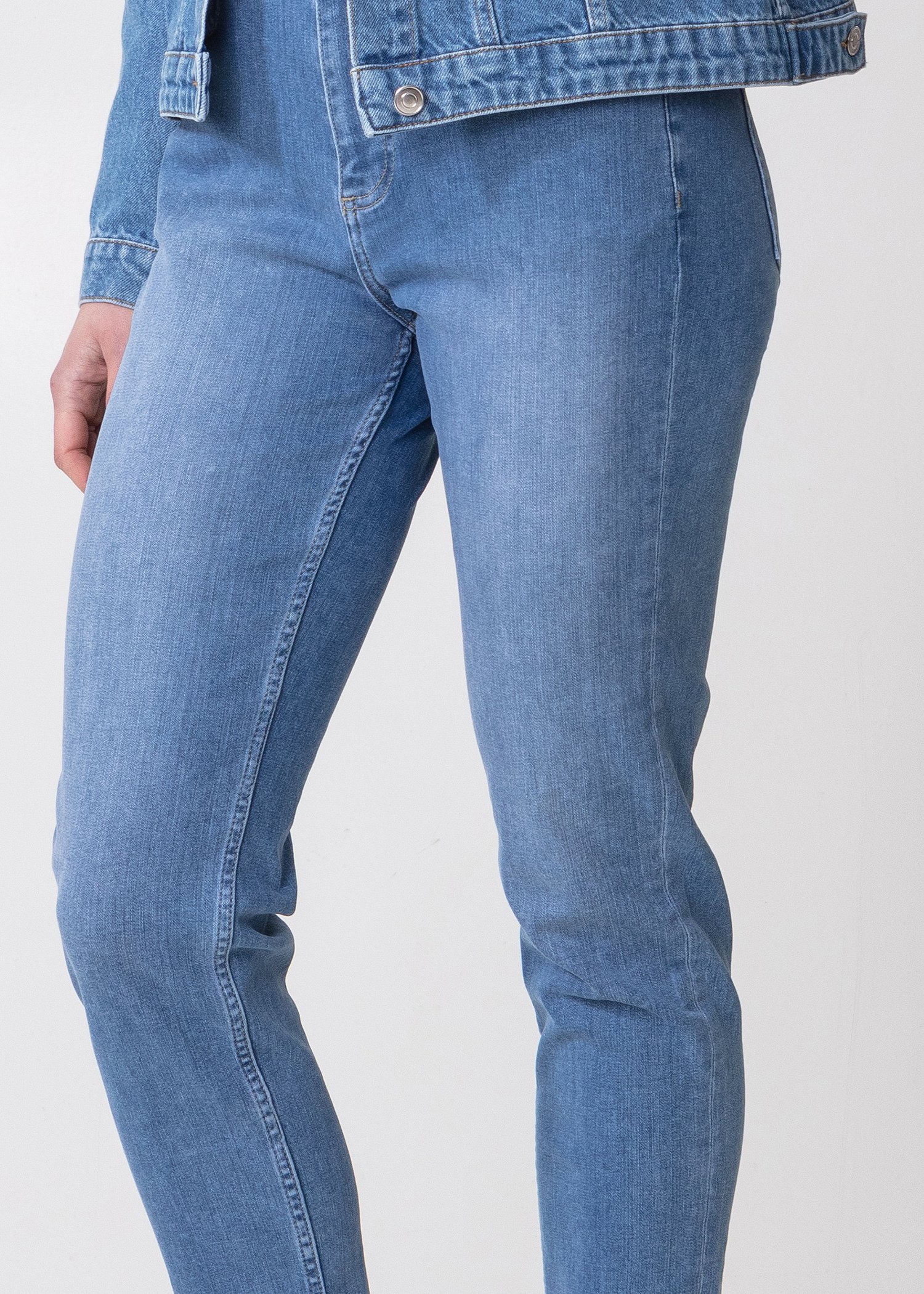 Smala jeans med stretch thumbnail 7