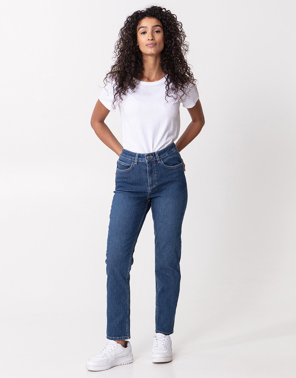 Blå jeans med smal passform Image 0