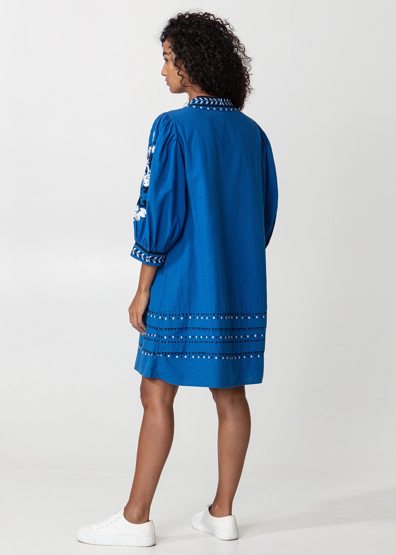 Embroidered tunic with tassels Image 8
