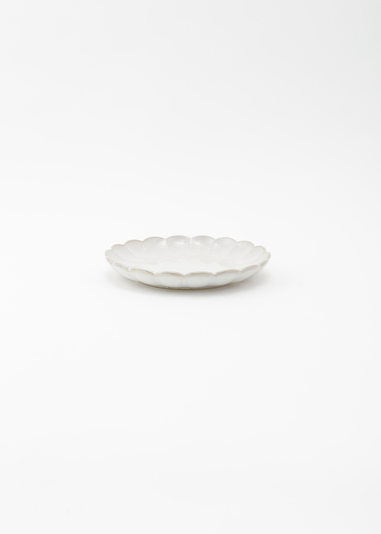 White stoneware side plate Image 3