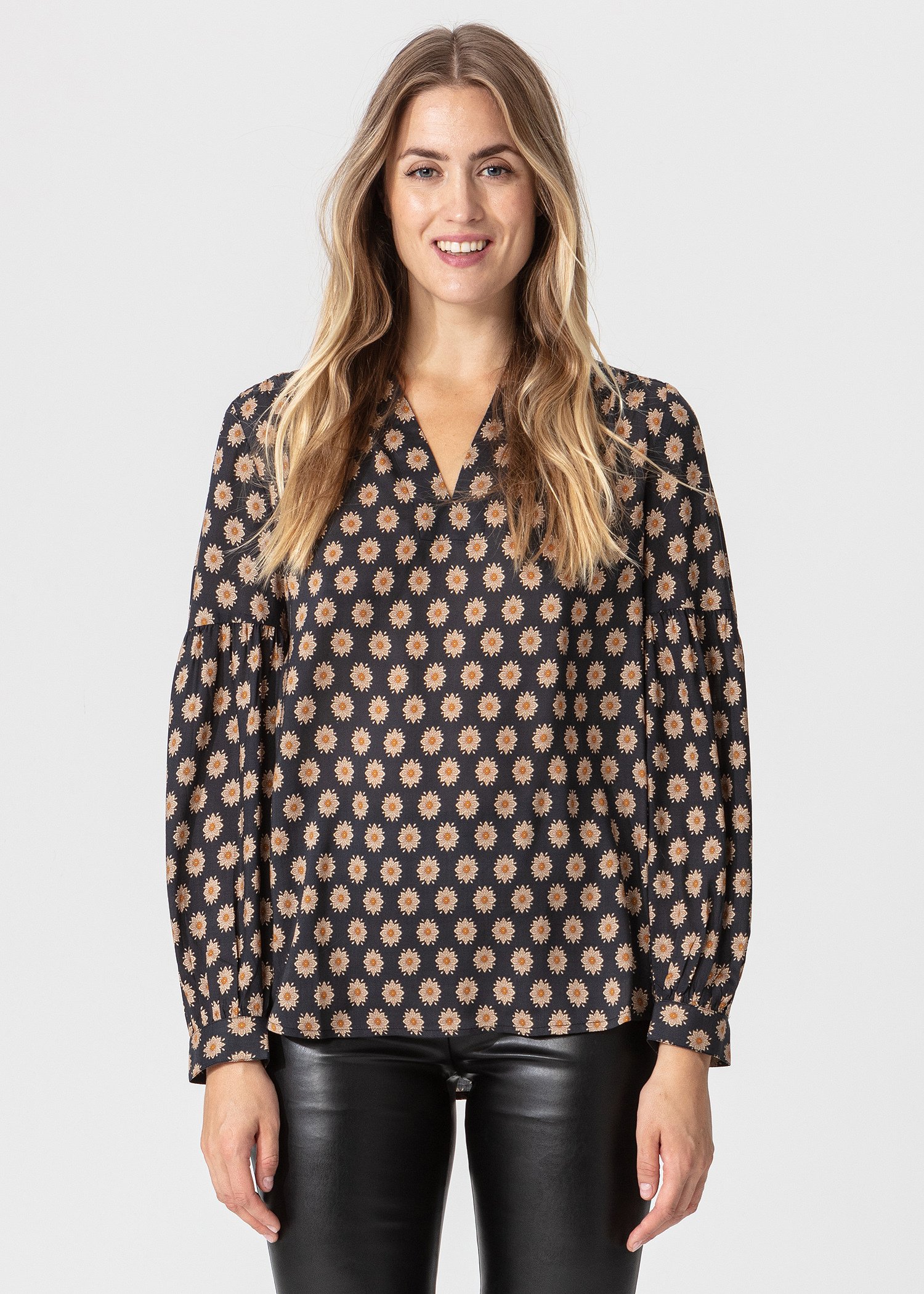 Patterned long sleeved blouse Image 0