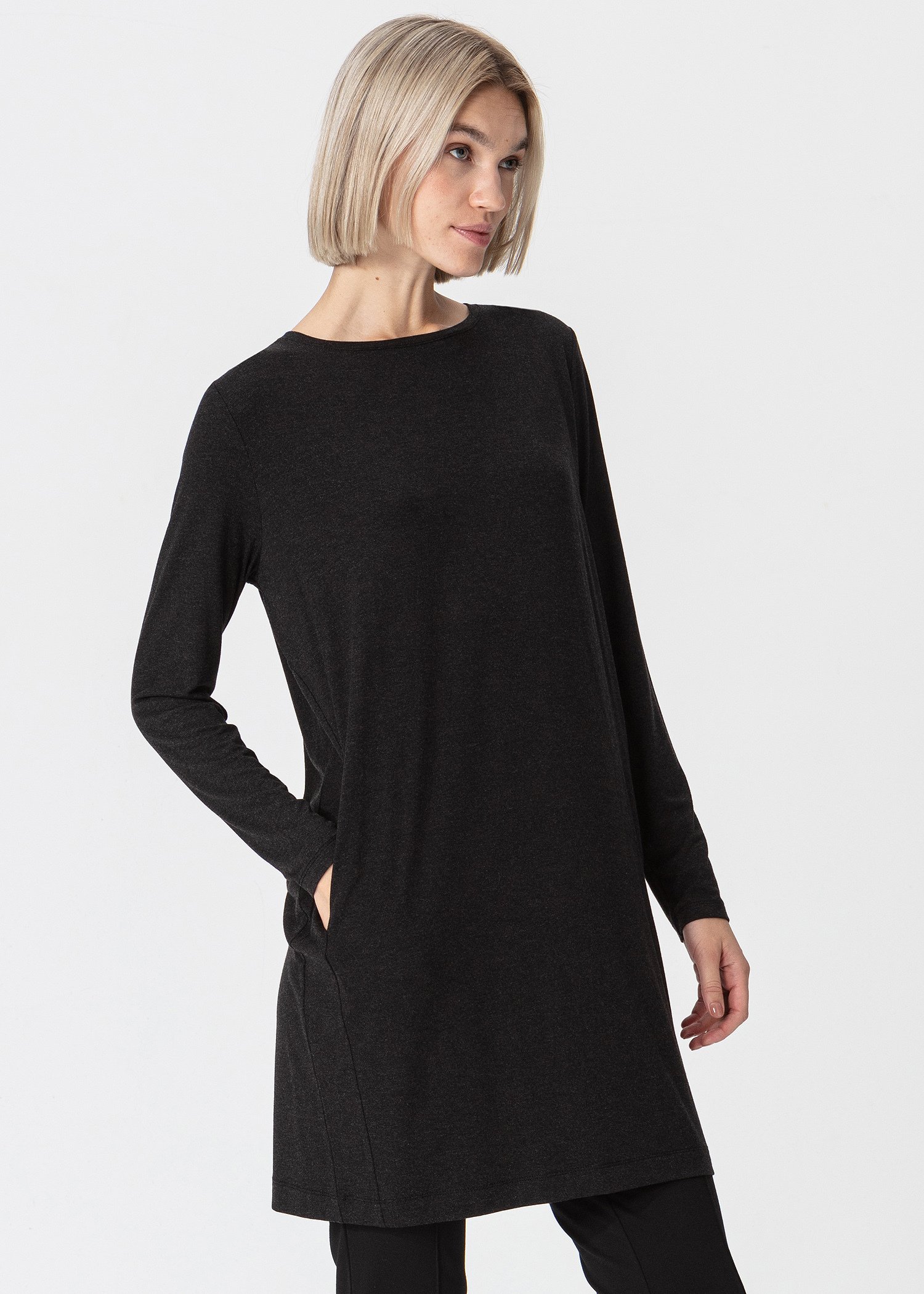 Solid tunic with side pockets