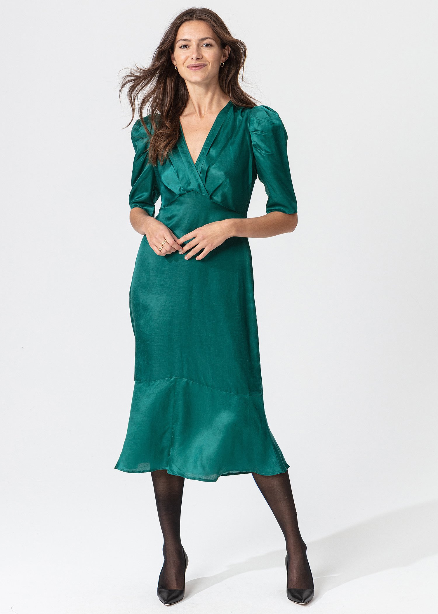 Green dress with puff sleeves Image 2