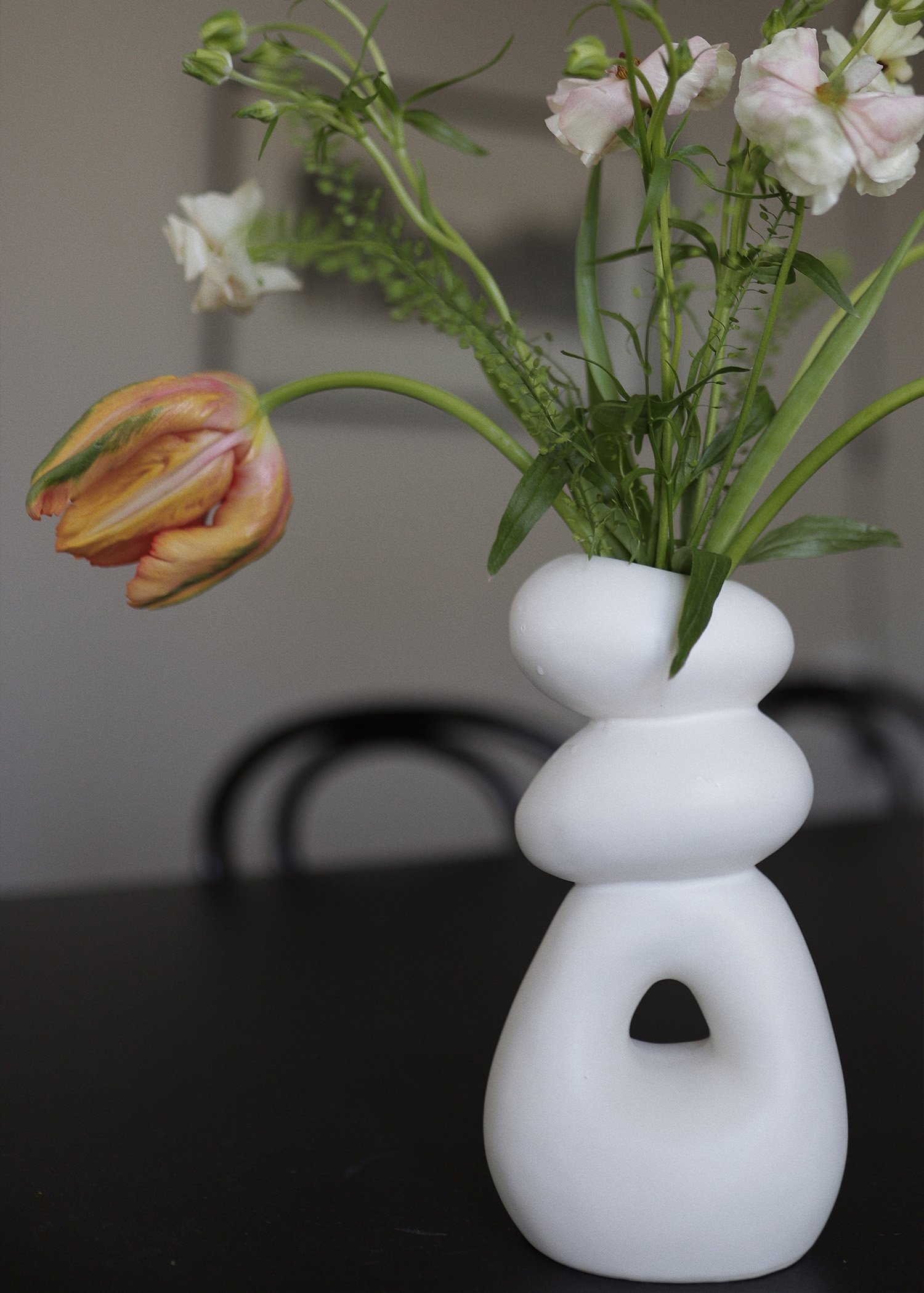 White stoneware vase Image 3