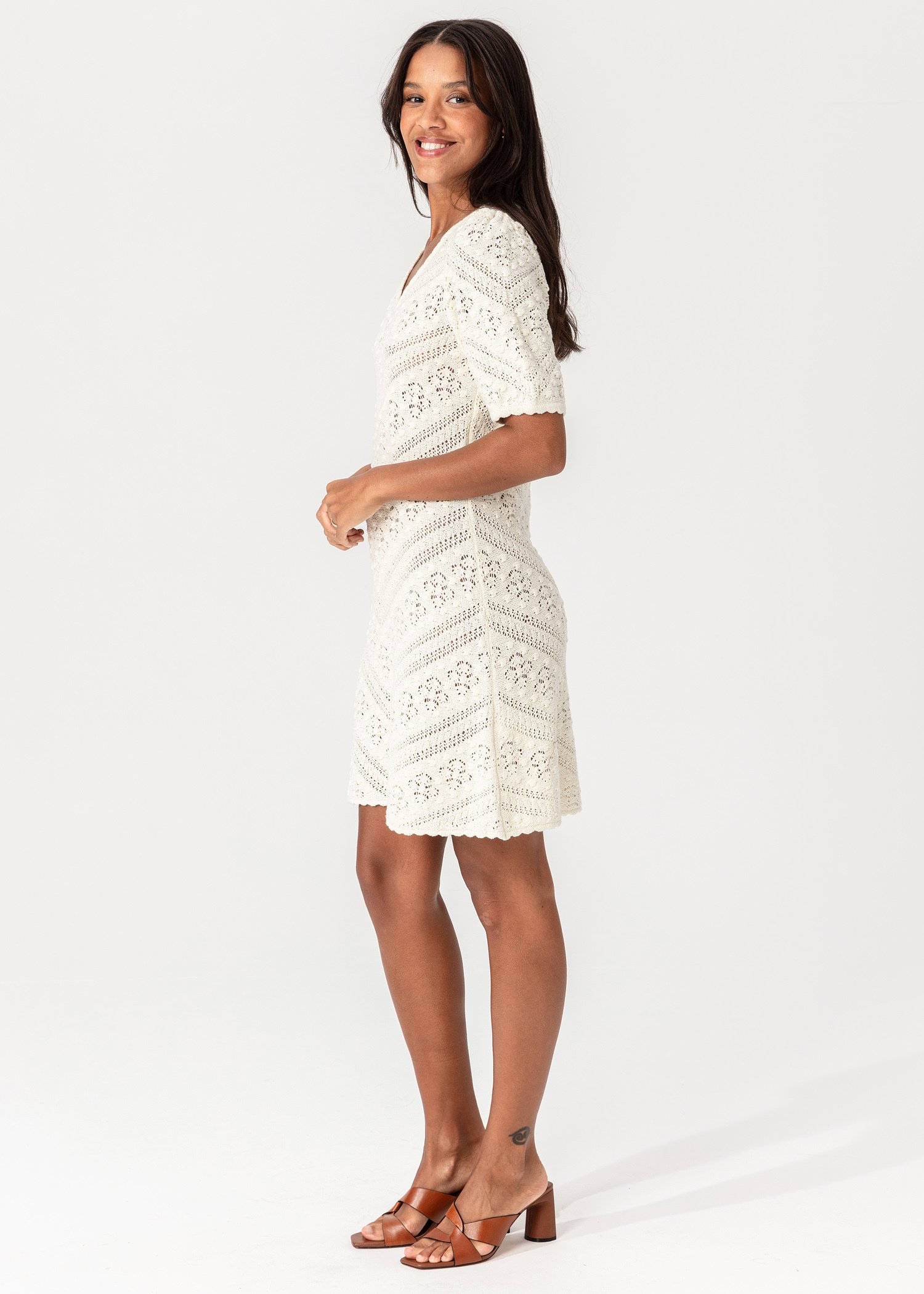 Knitted short dress Image 9