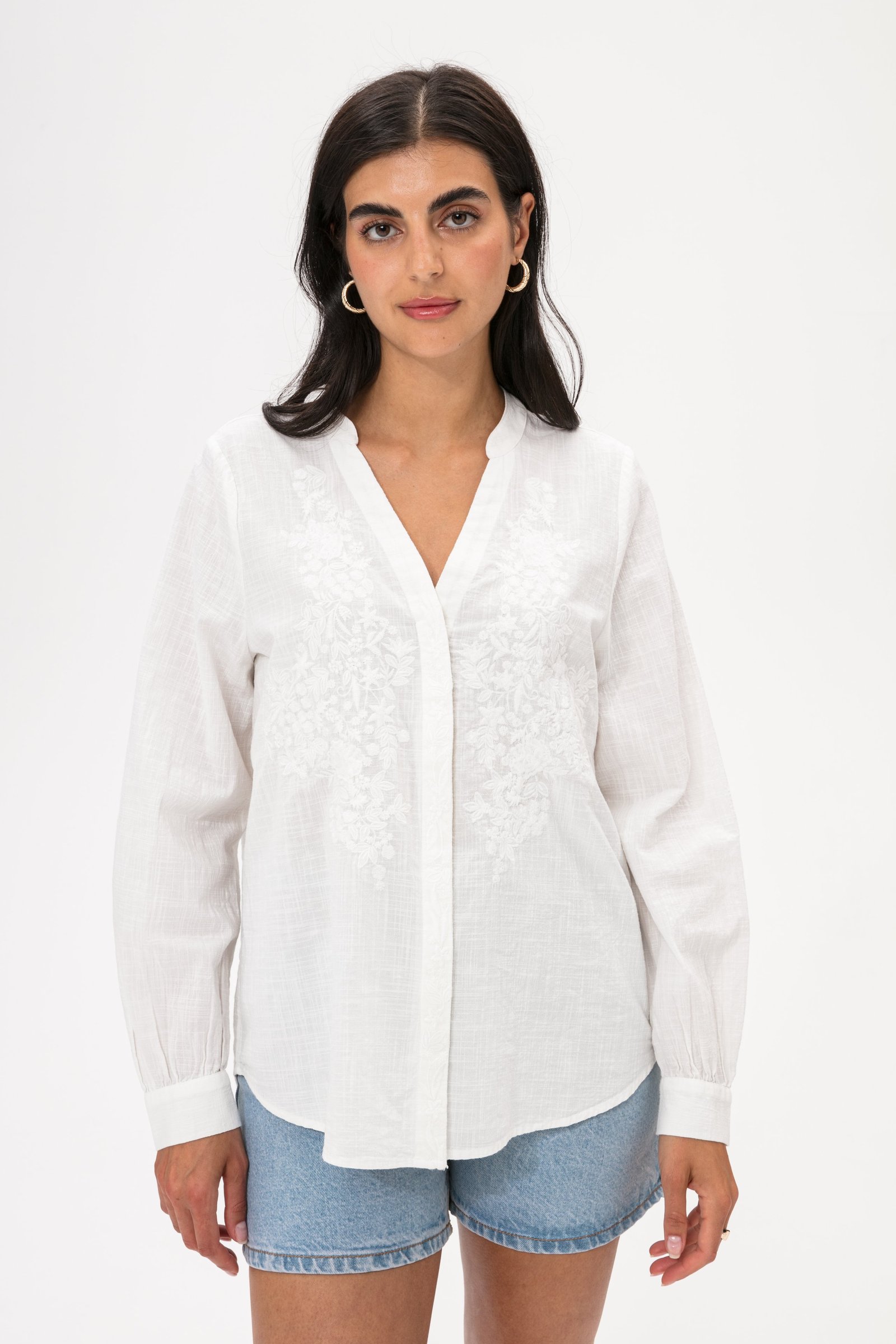Embroidered white blouse Image 0