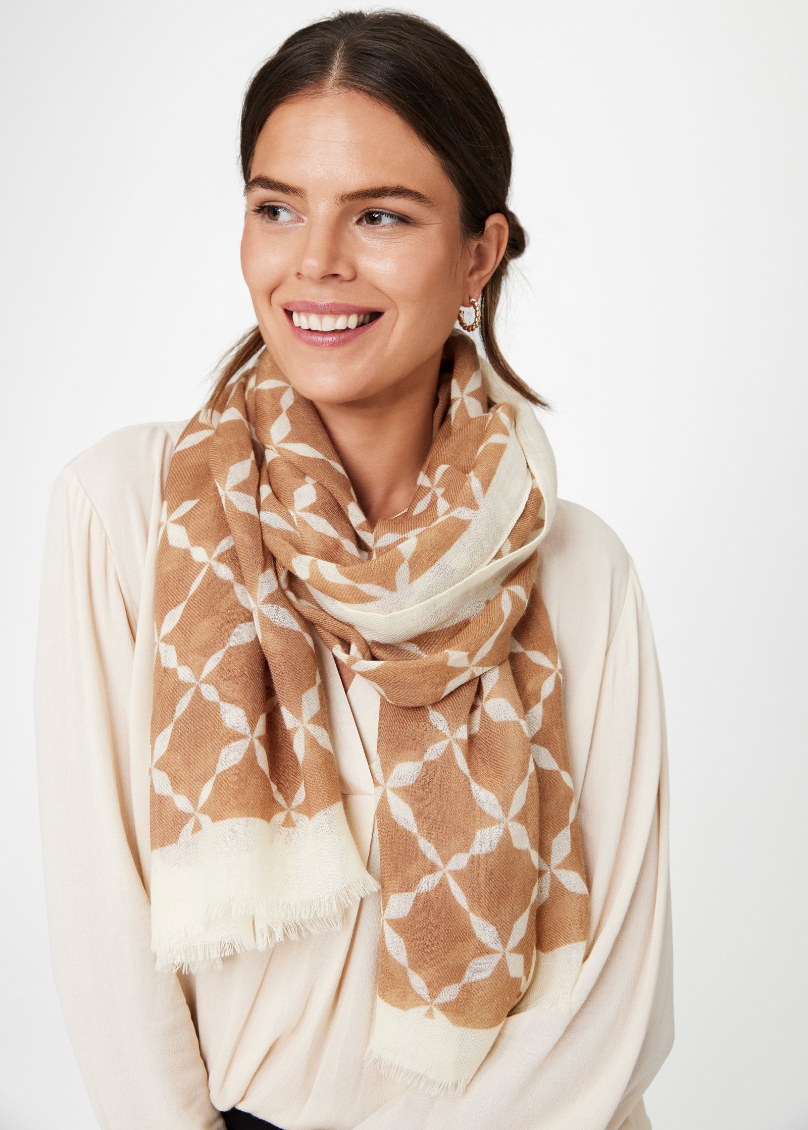 Patterned soft wool scarve