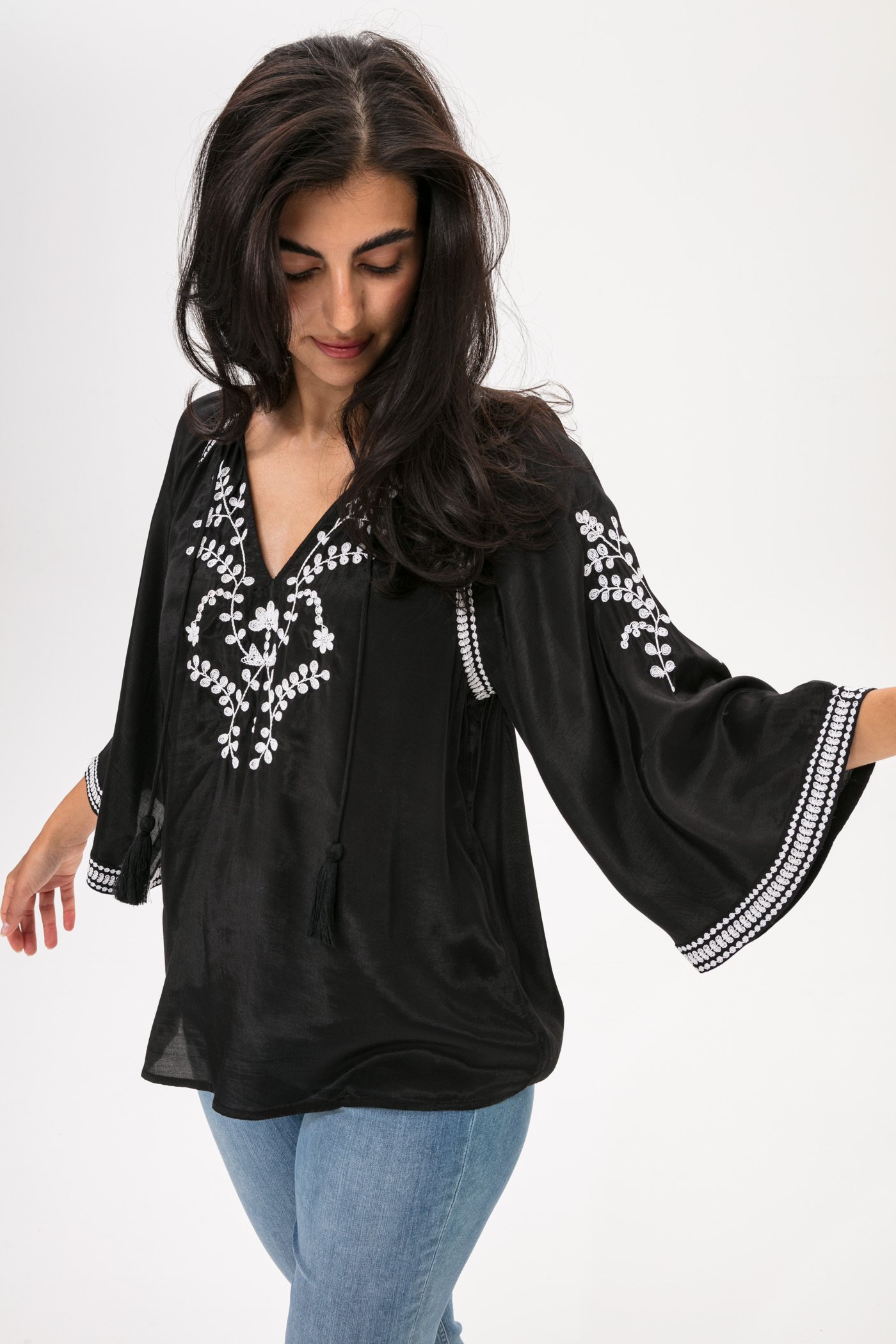 Black embroidered blouse Image 3