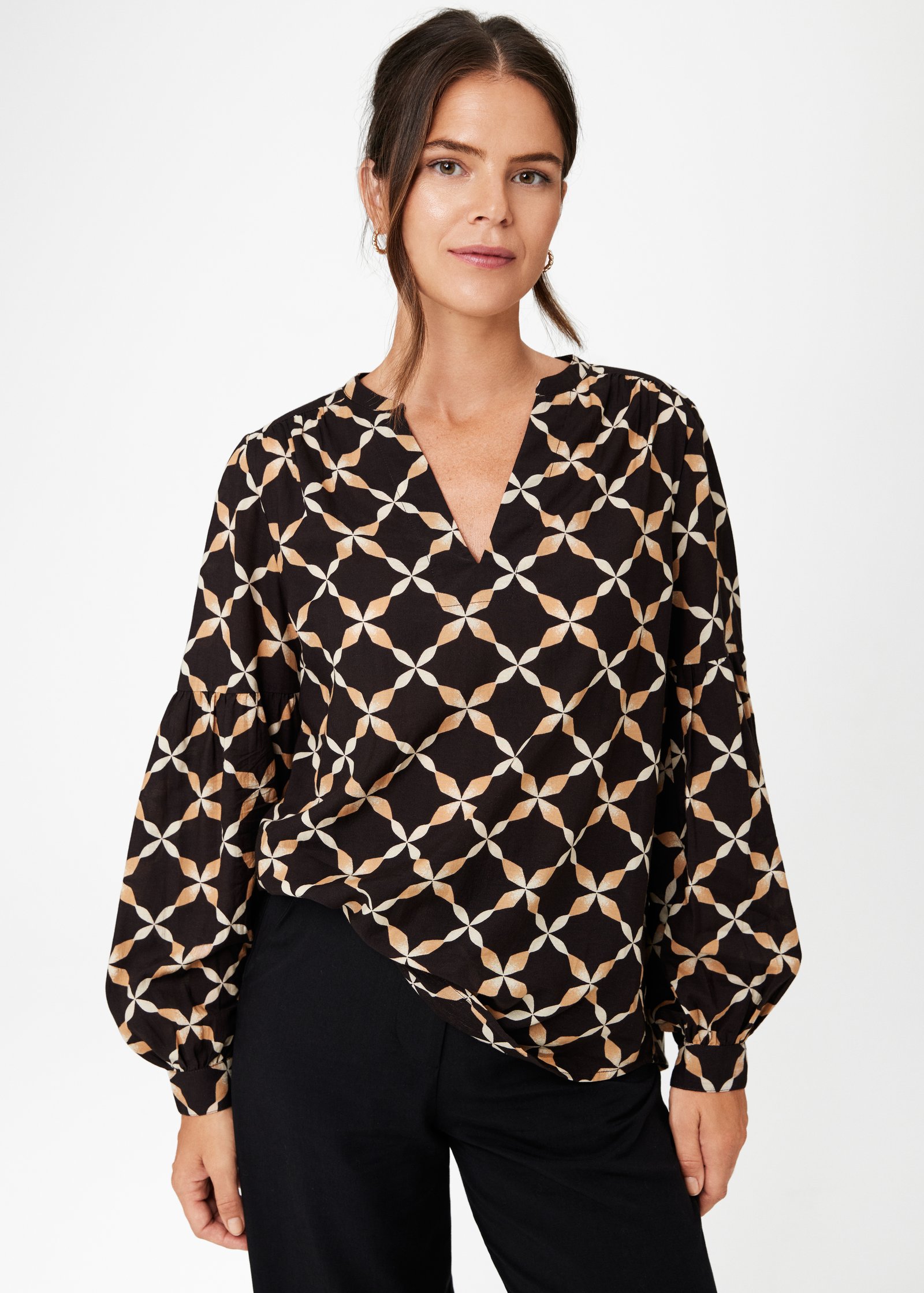 Patterned long sleeved blouse