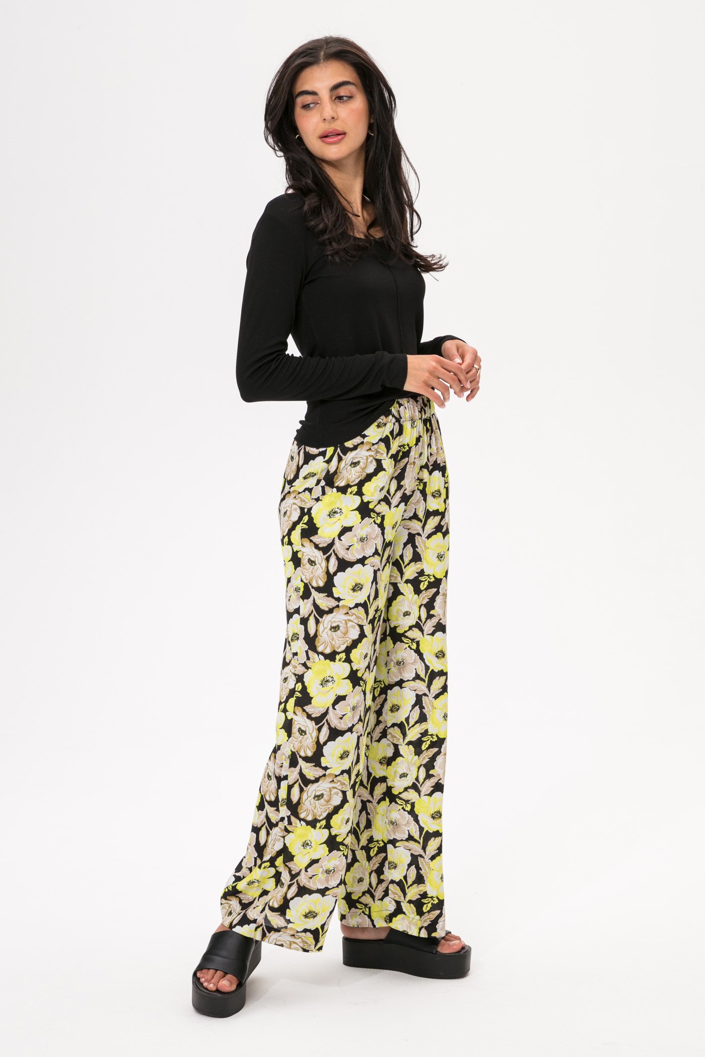 Straight floral trousers Image 3