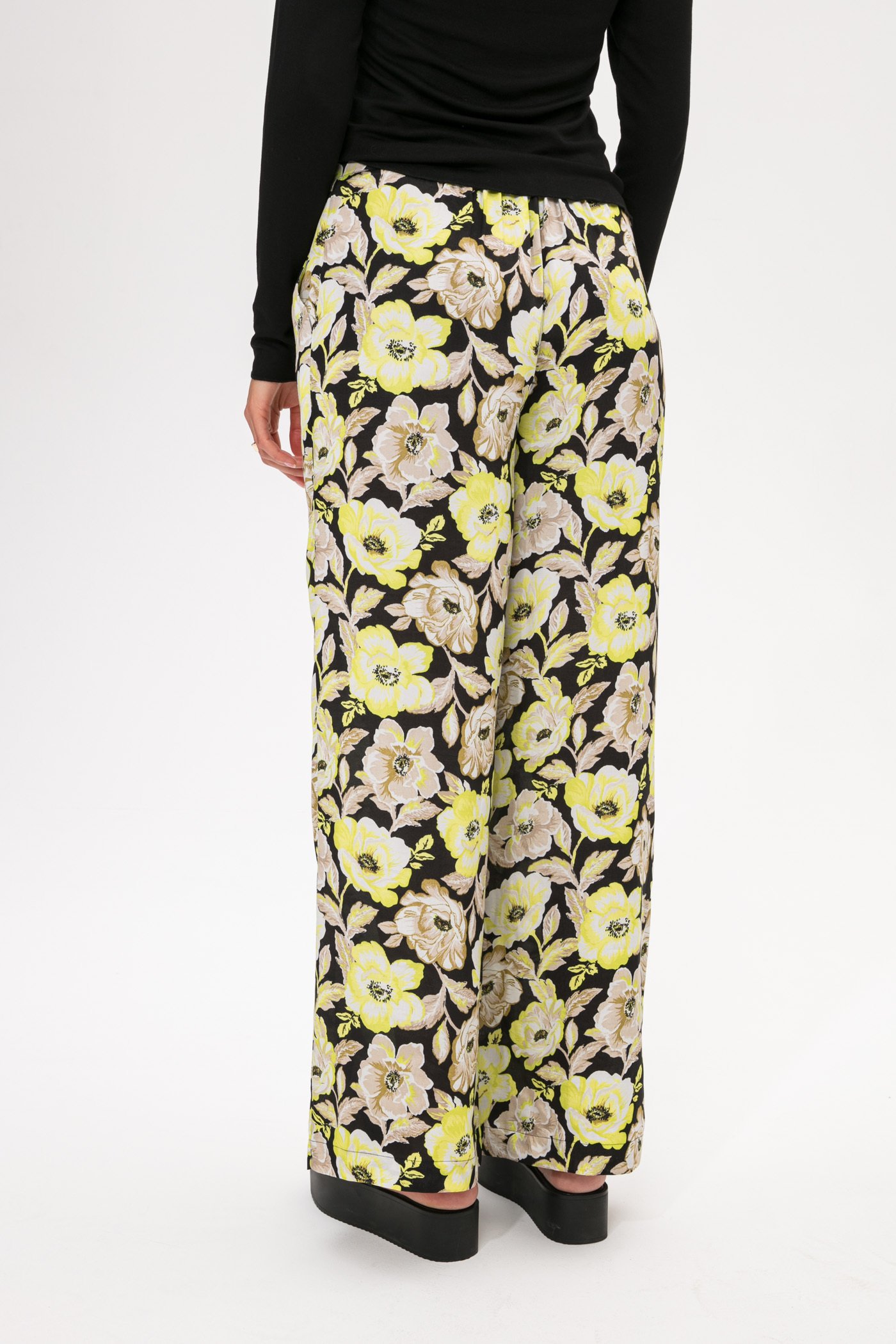 Straight floral trousers Image 4