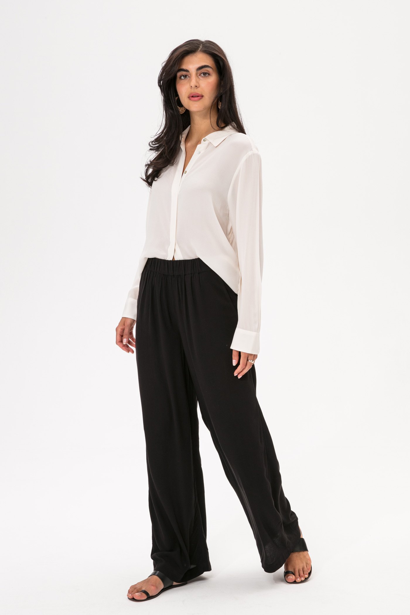 Straight black trousers Image 0