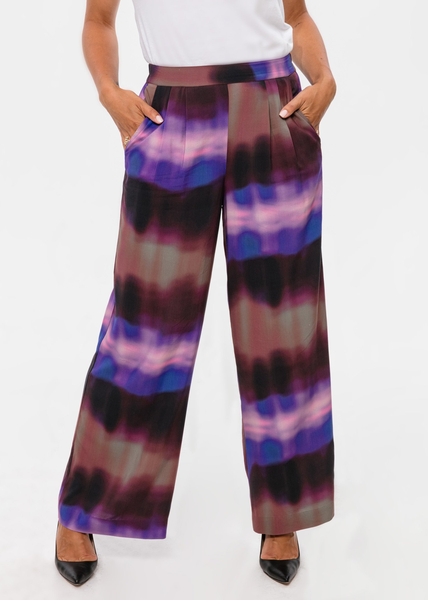 Wide patterned trousers thumbnail 2