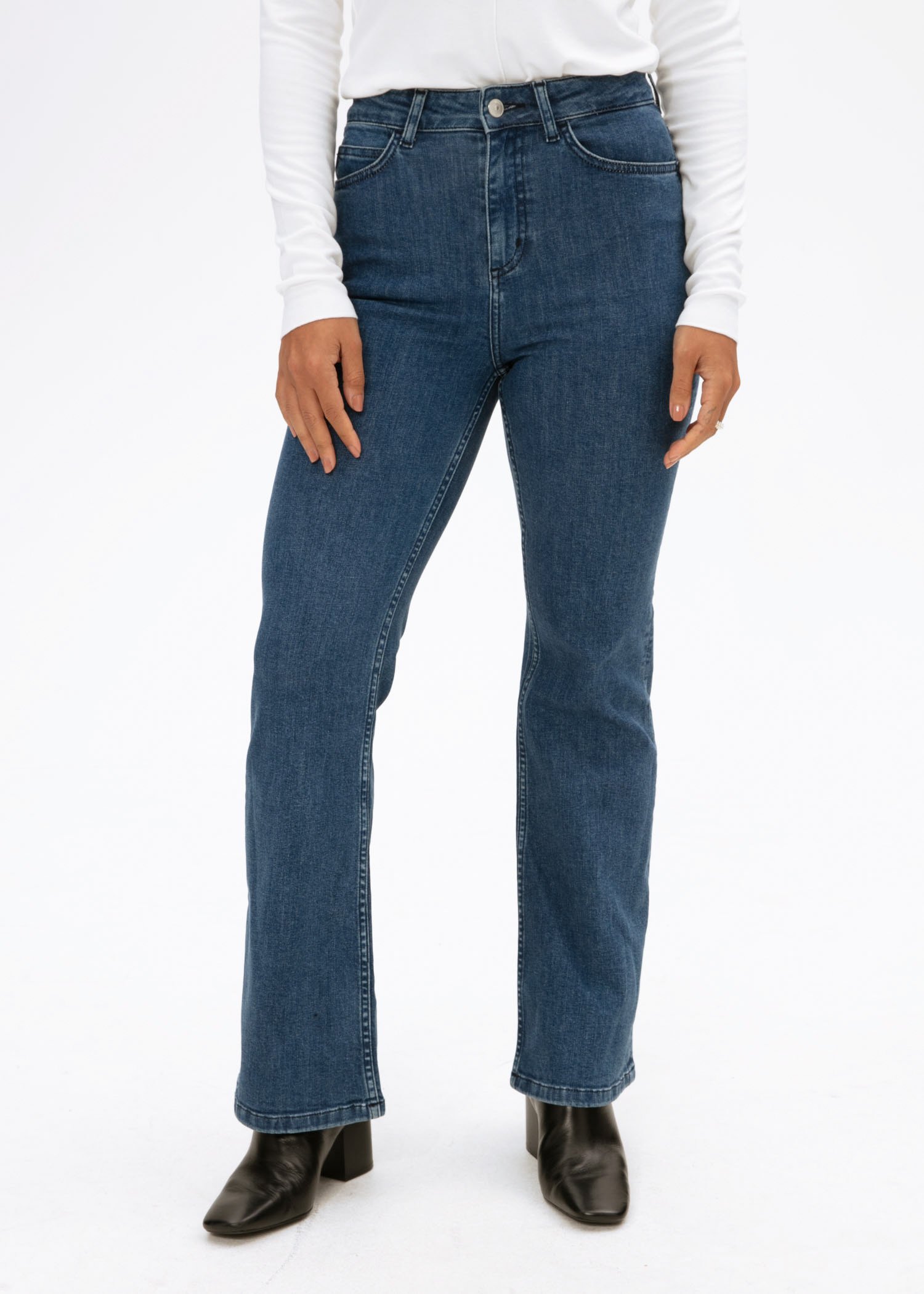 Flared high waist jeans Image 3
