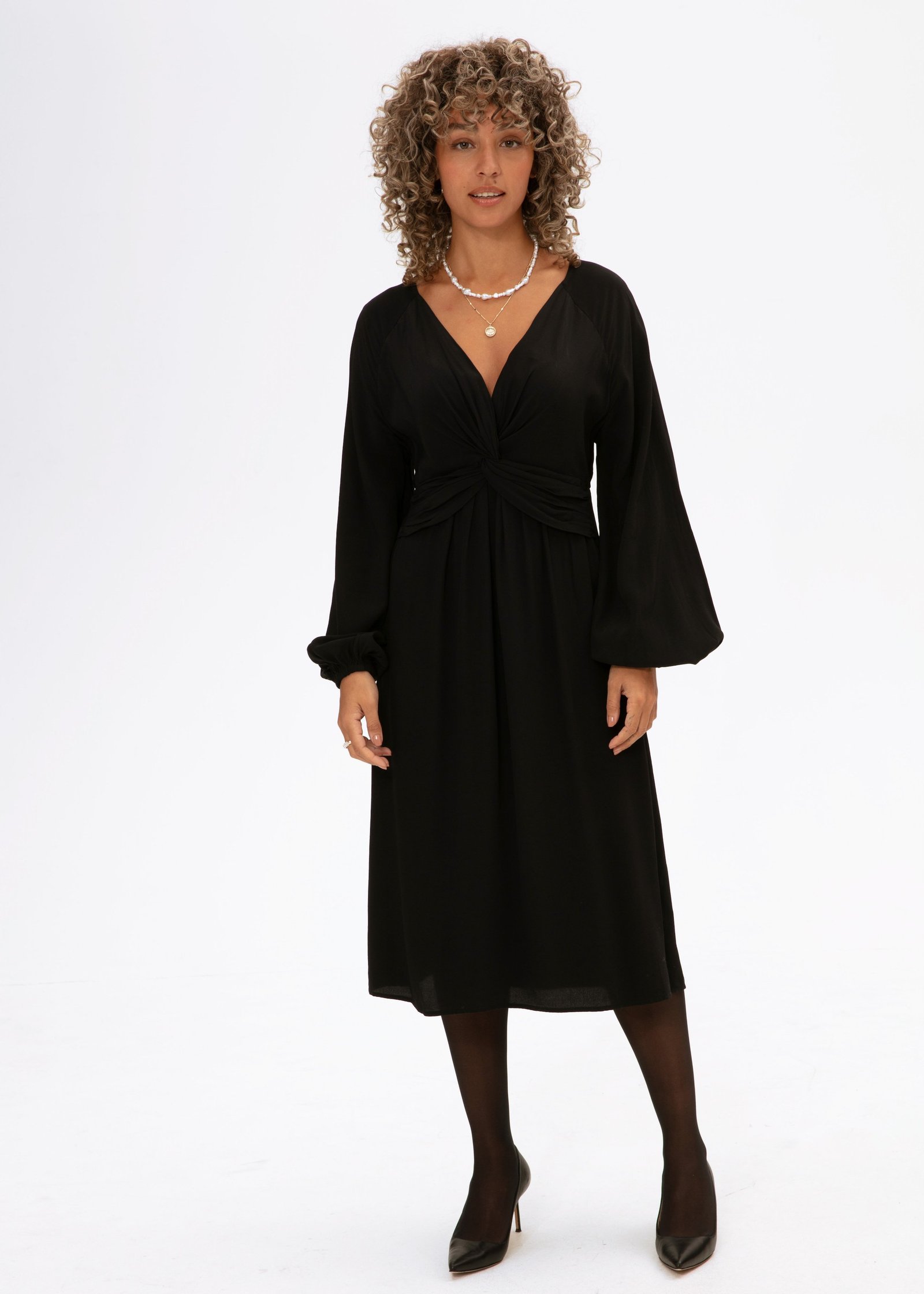 Musta puhvihihainen mekko Image 0