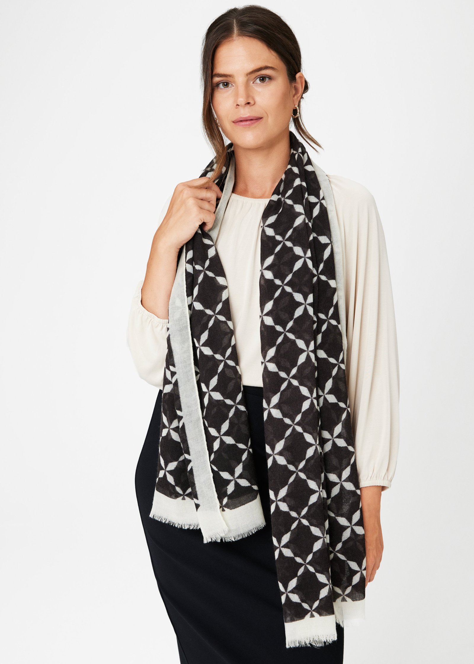 Patterned soft wool scarve