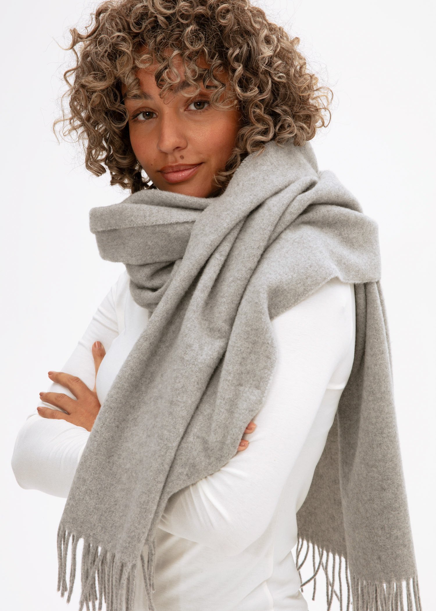 Solid wool scarf