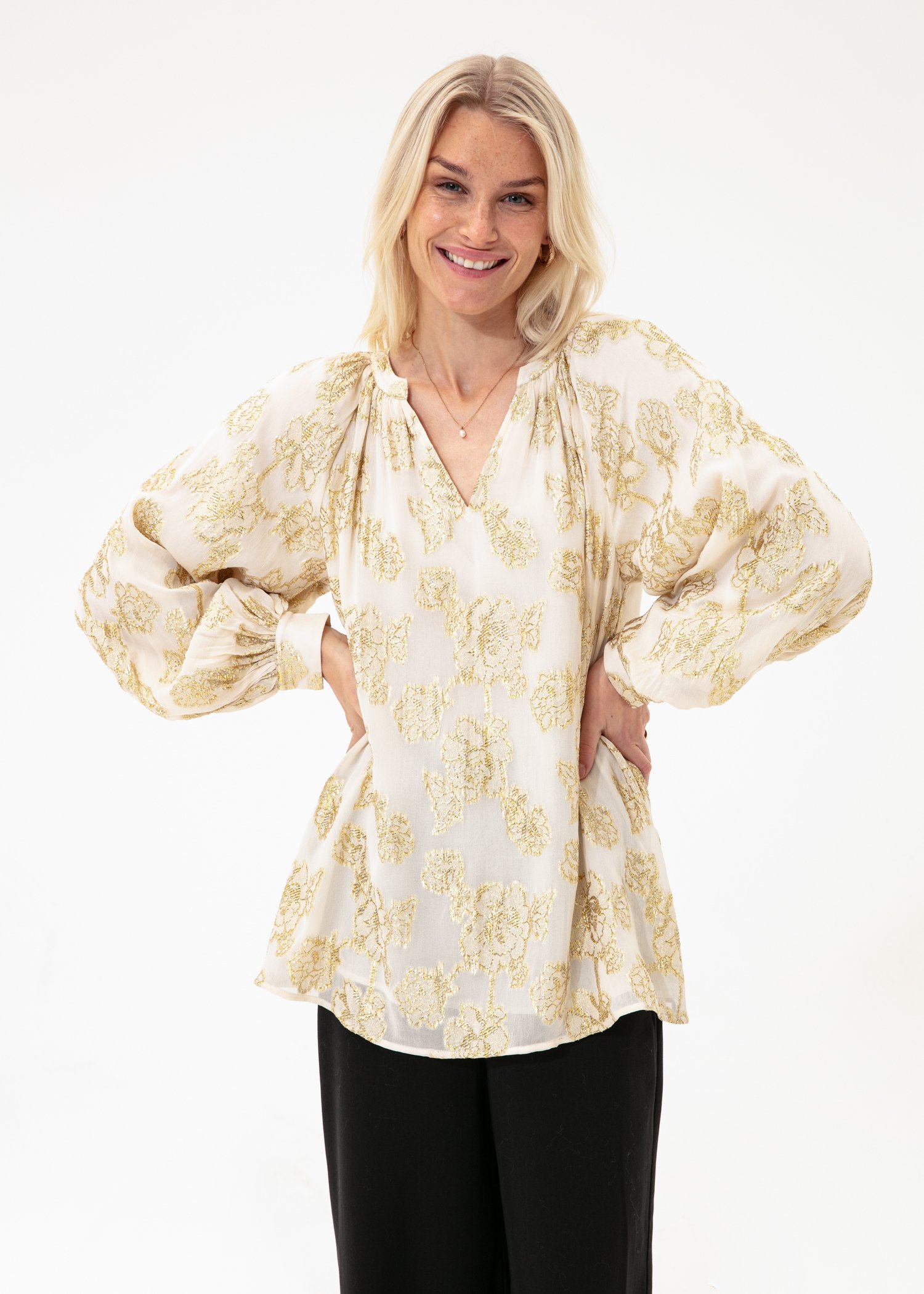 Embroidered blouse with puff sleeves thumbnail 4