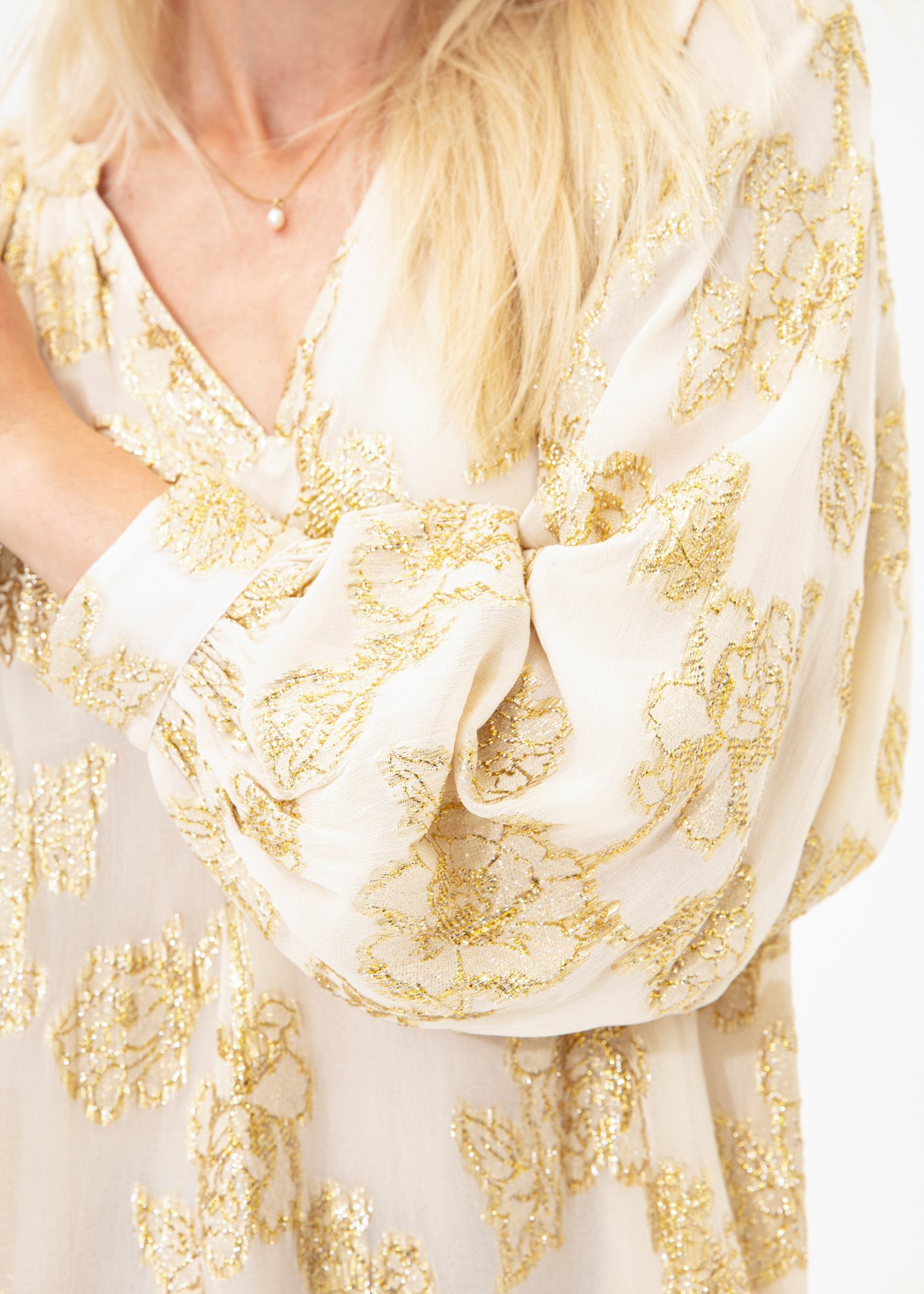 Embroidered blouse with puff sleeves thumbnail 3