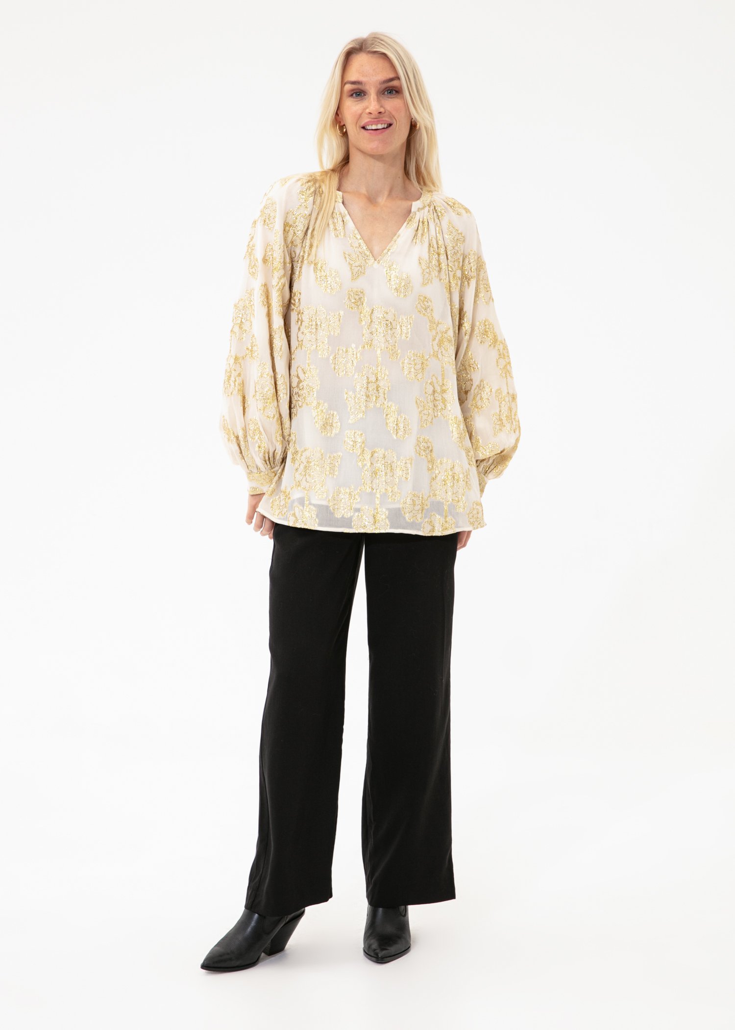 Embroidered blouse with puff sleeves Image 3