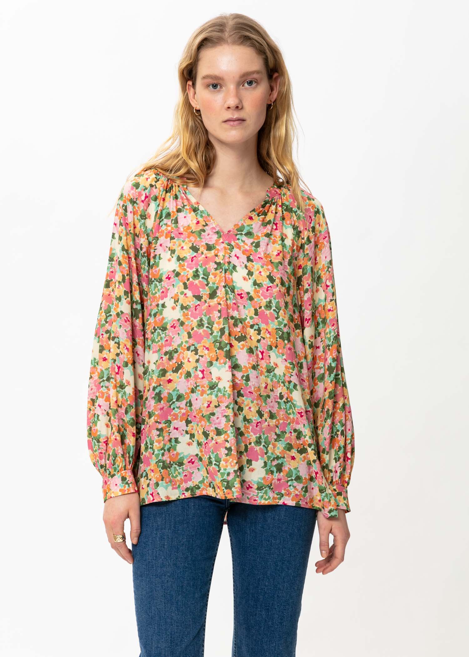 Floral blouse with puff sleeves