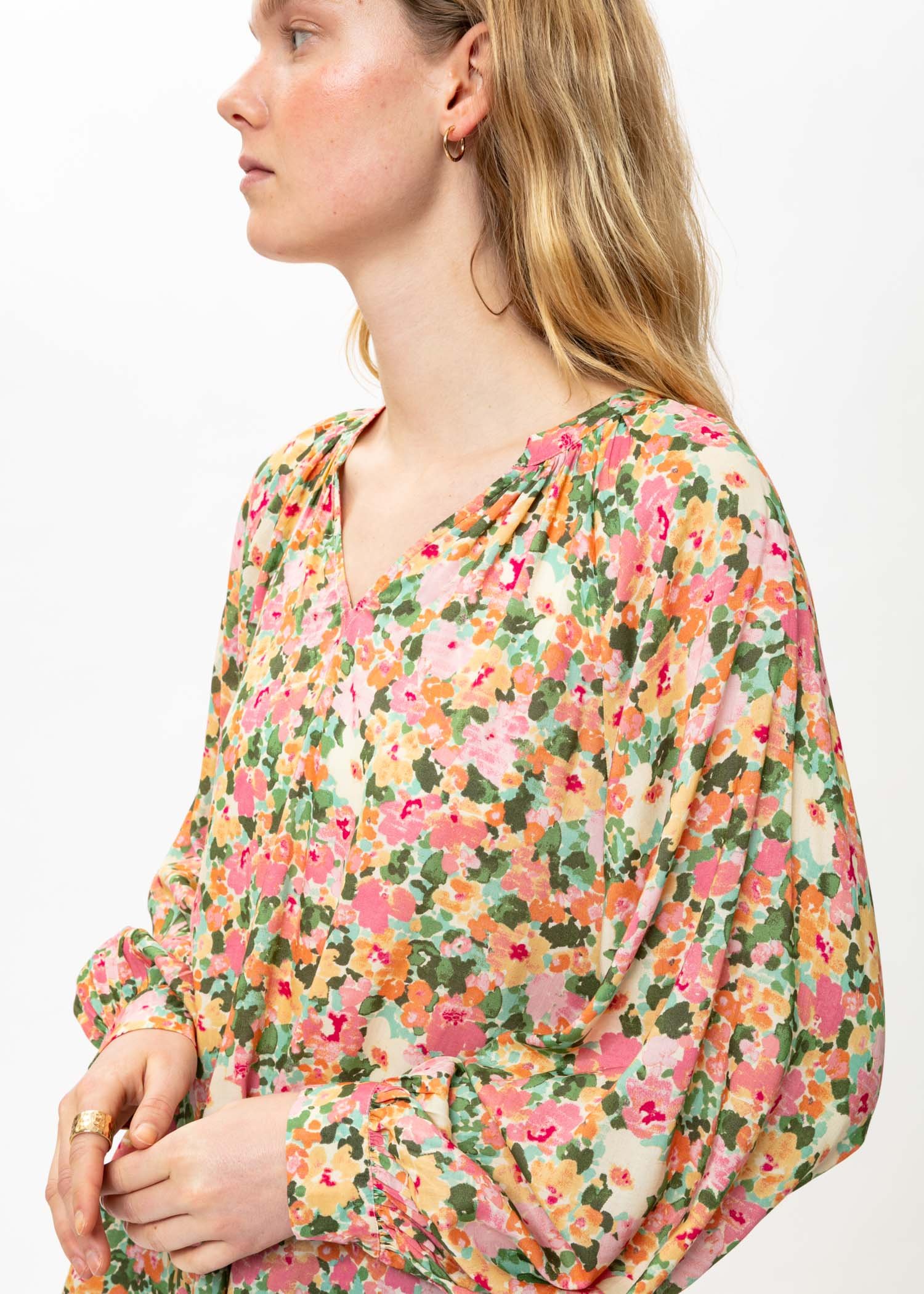 Floral blouse with puff sleeves thumbnail 1