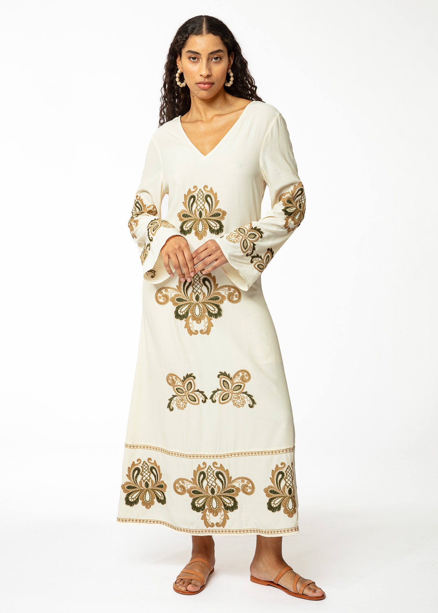 Long dress with embroidery thumbnail 3