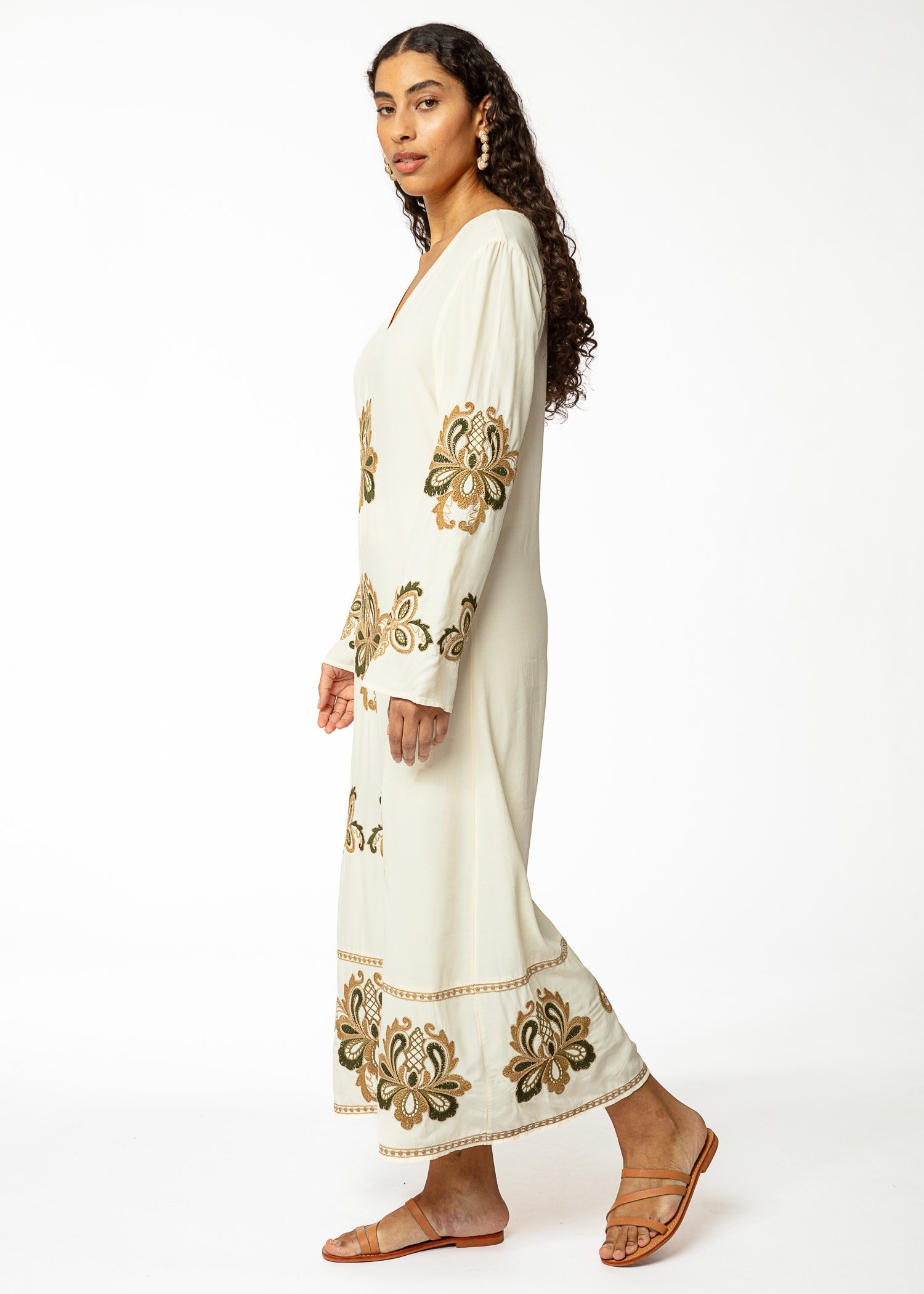 Long dress with embroidery thumbnail 2