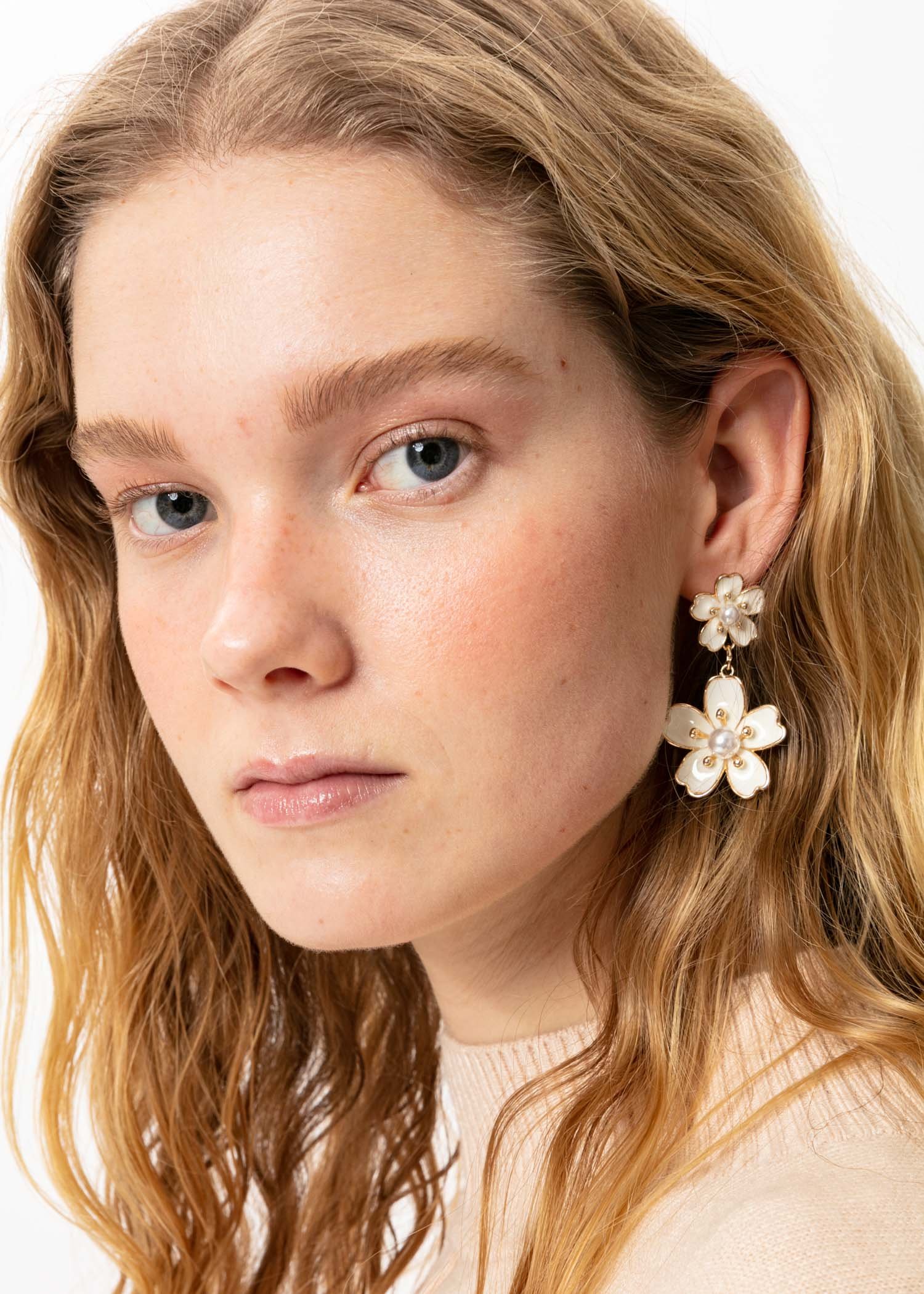 Floral earrings Image 0