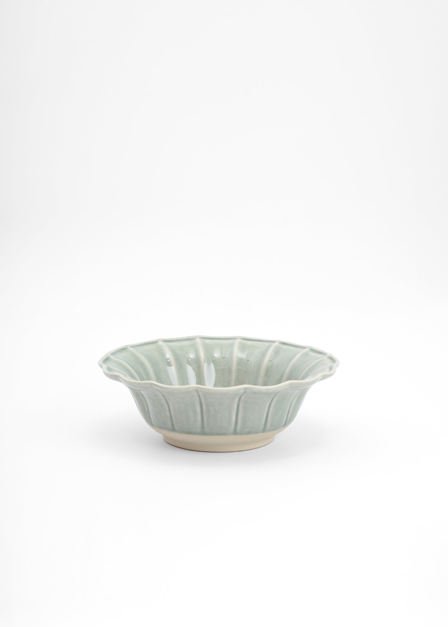 Wavy stoneware bowl thumbnail 0