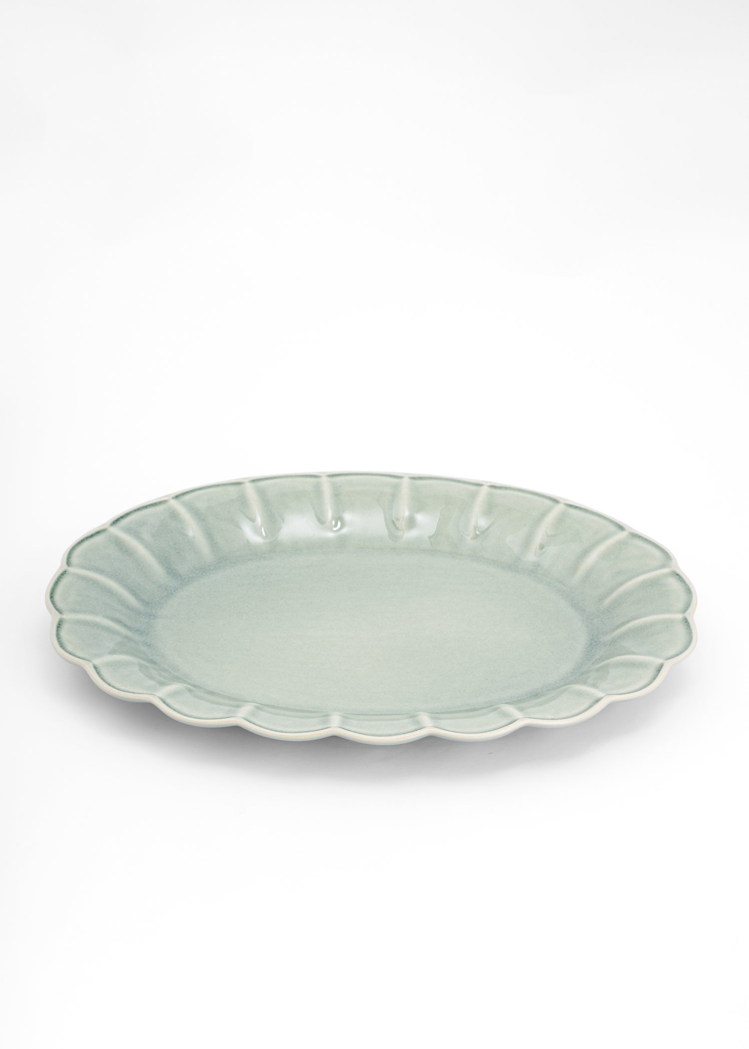 Stoneware wavy serving plate