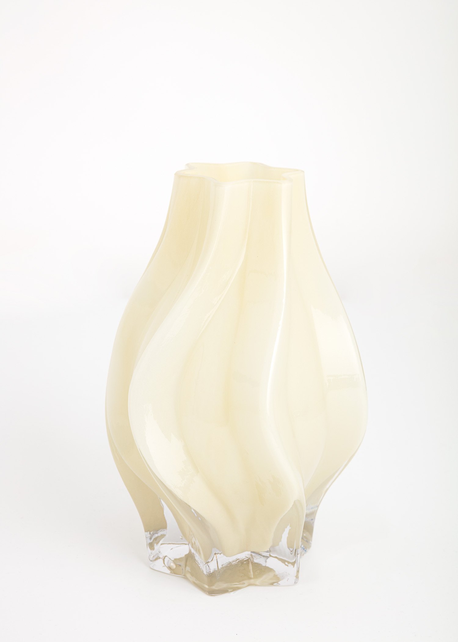 Decorative glass vase thumbnail 0