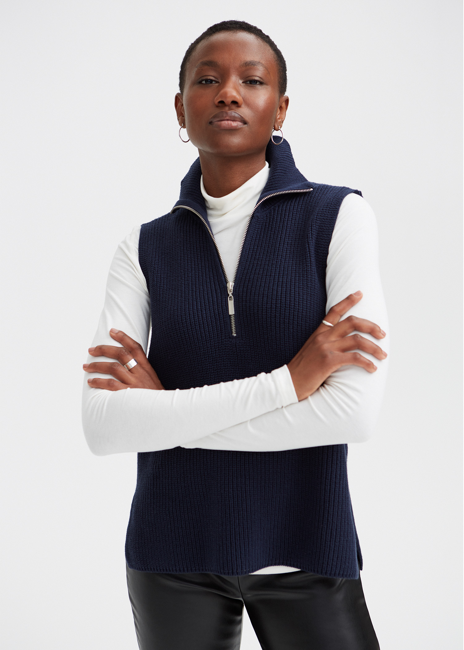 Knitted vest with zipper