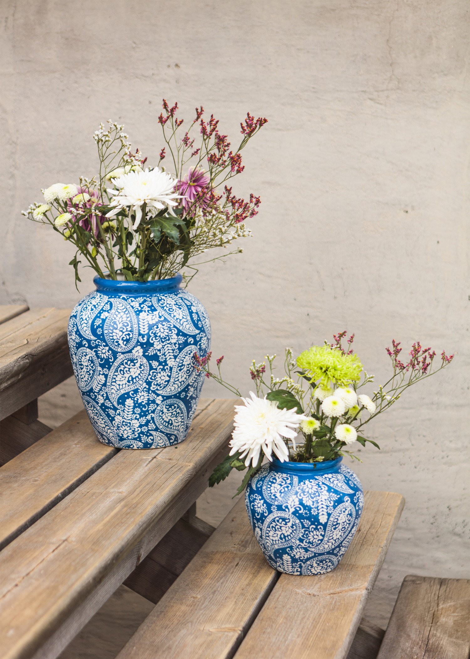 Large paisley patterned vase Image 1