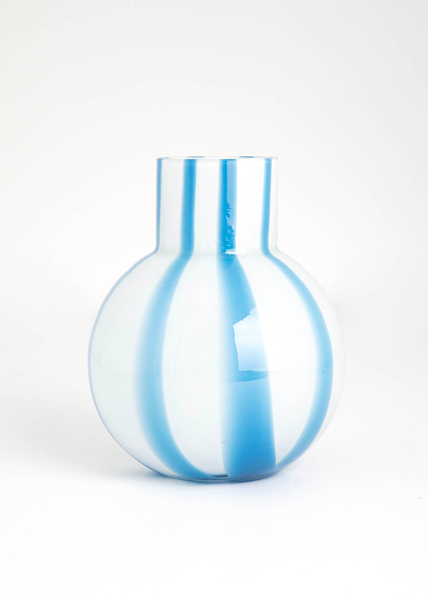 Round glass vase thumbnail 0