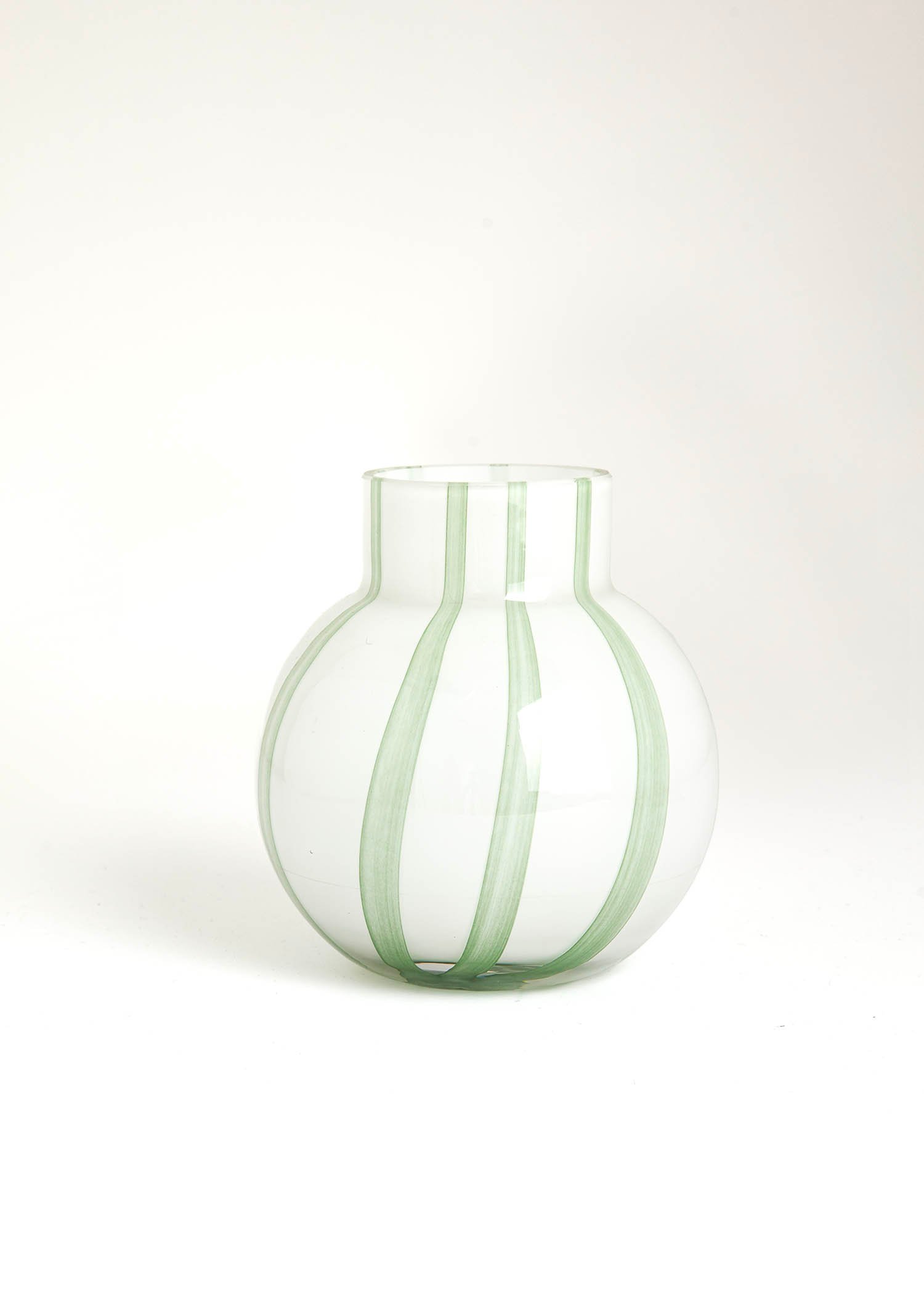 Small round glass vase thumbnail 0