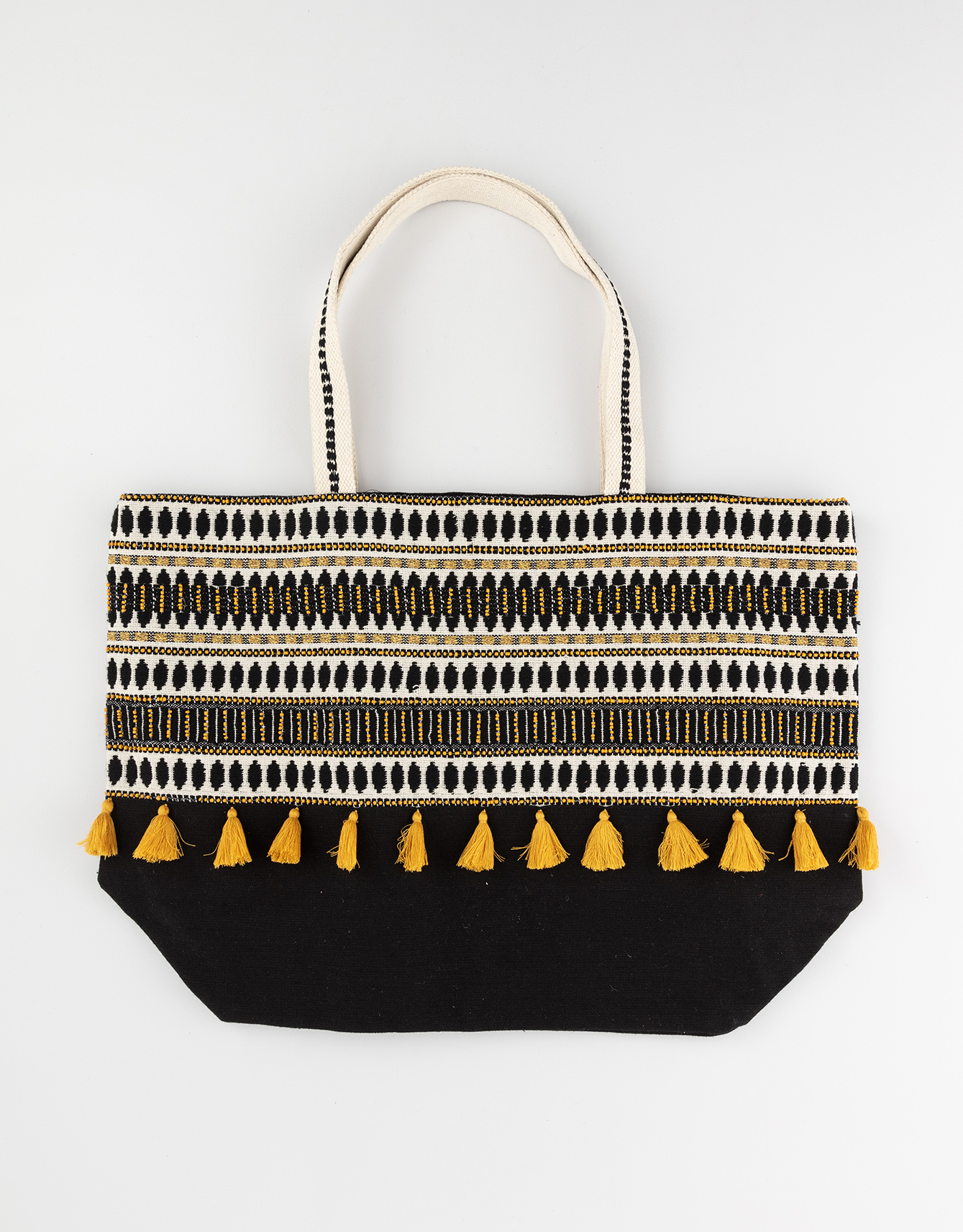 Tote bag with pattern and tassels