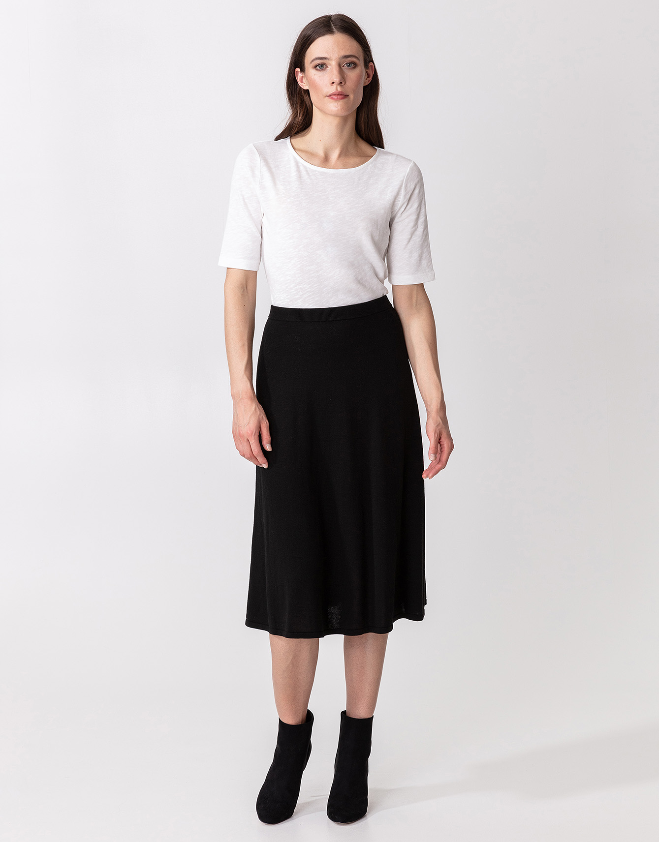 Plain knitted midi skirt Image 0