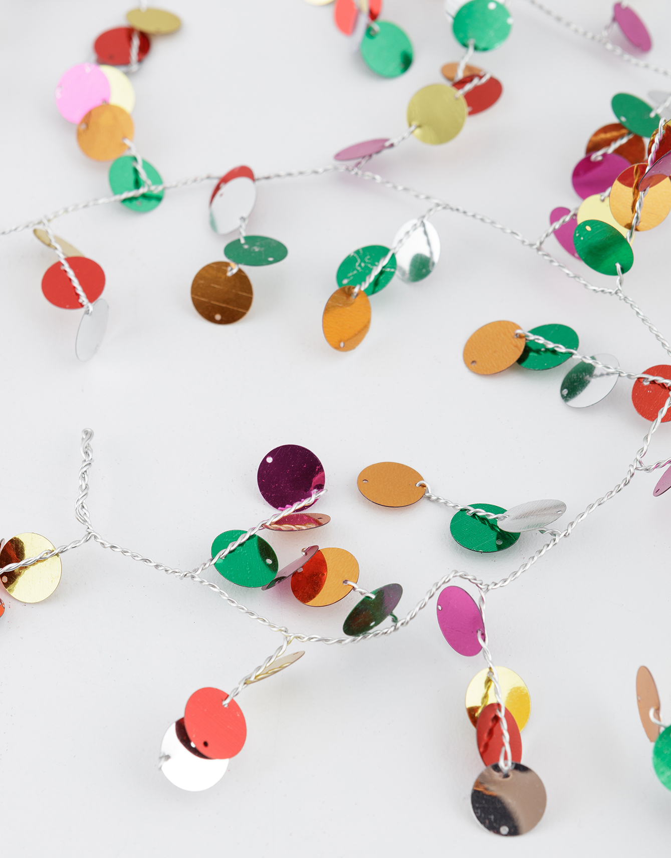 Garland with multicolored pearls thumbnail 1