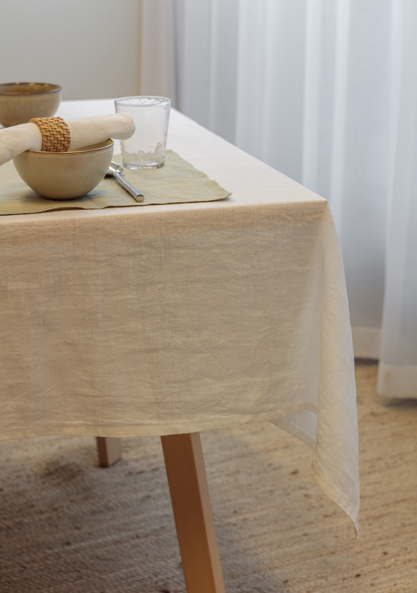 Linen tablecloth thumbnail 1