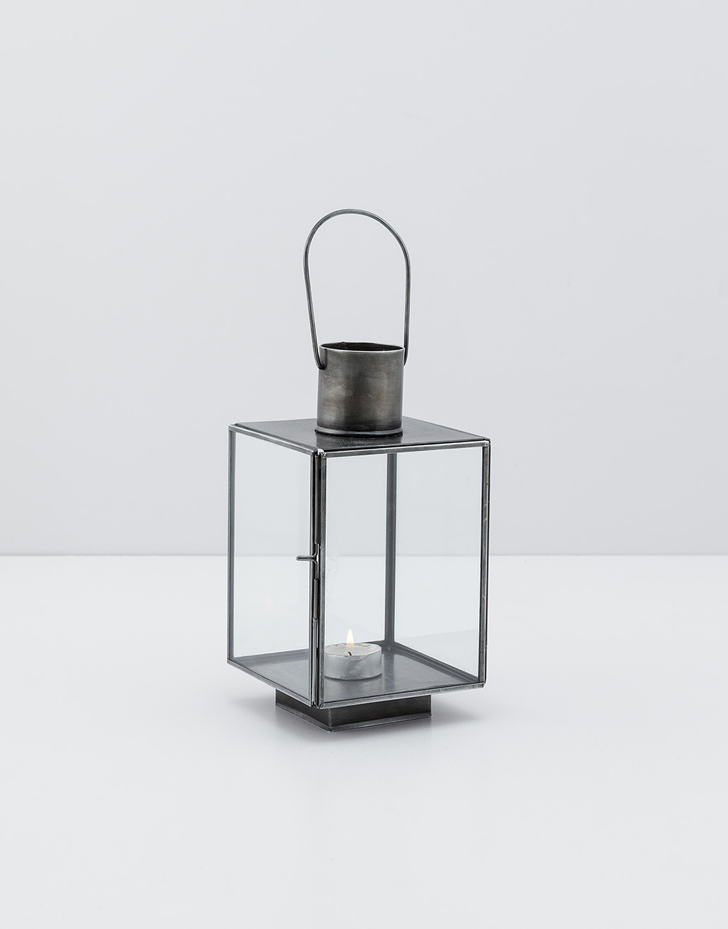 Glass lantern Image 0