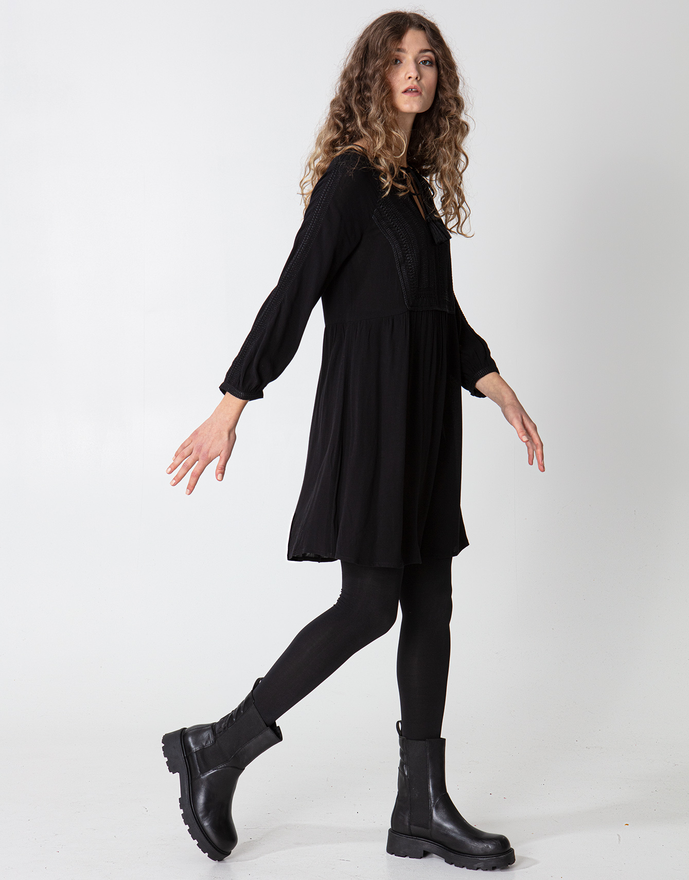 Solid tunic with embroidery Image 0