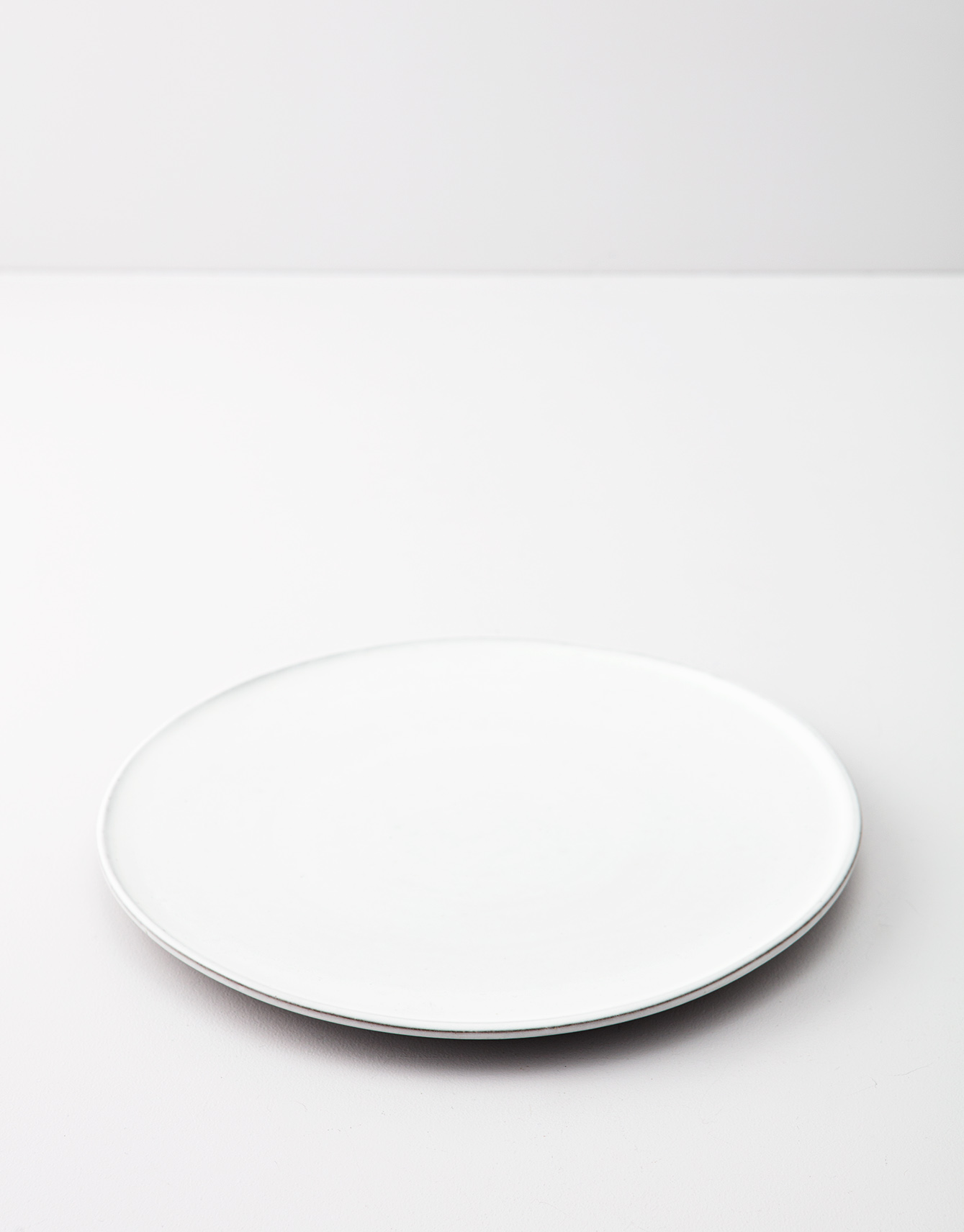 White ceramic plate Image 0
