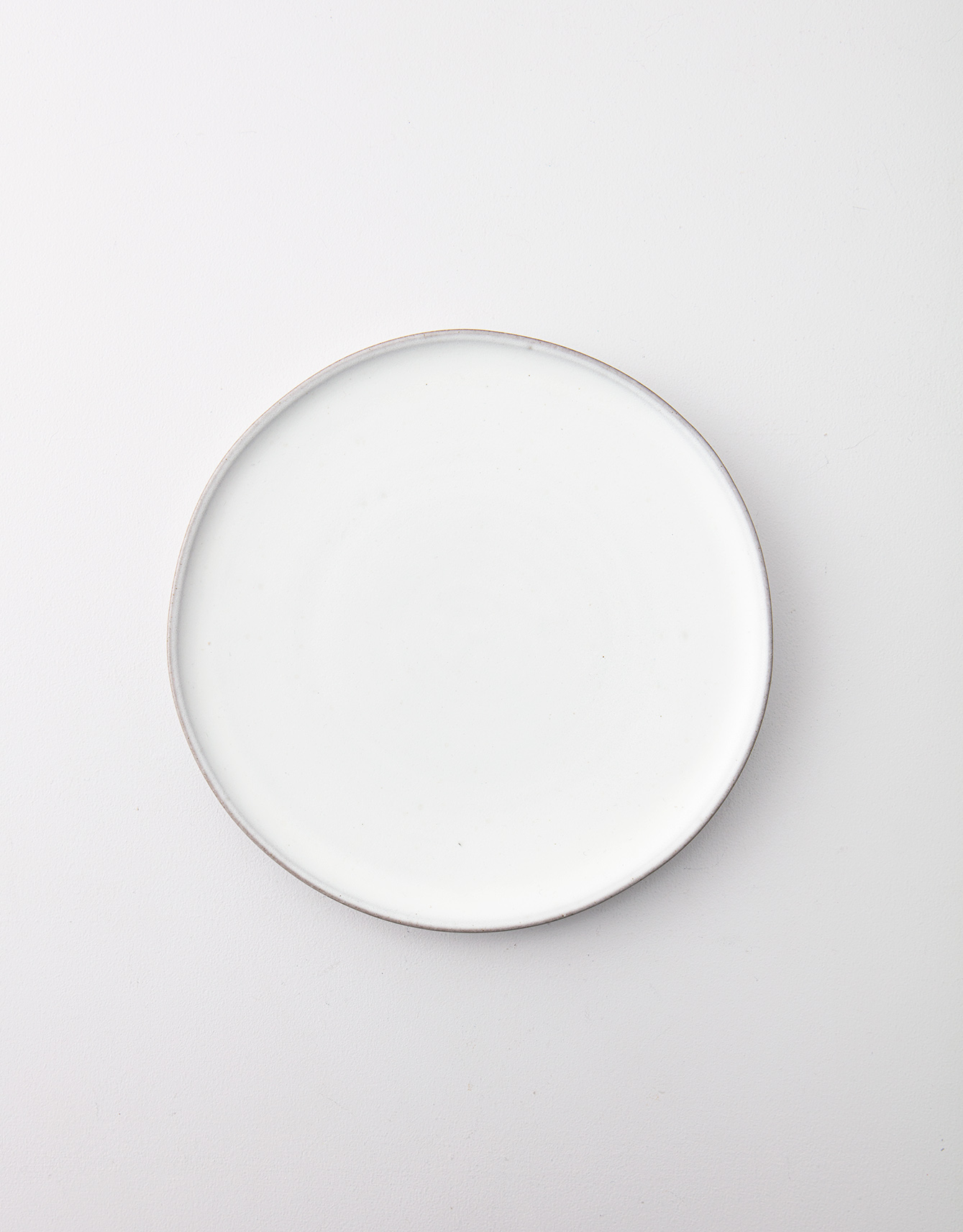White ceramic assiette Image 0