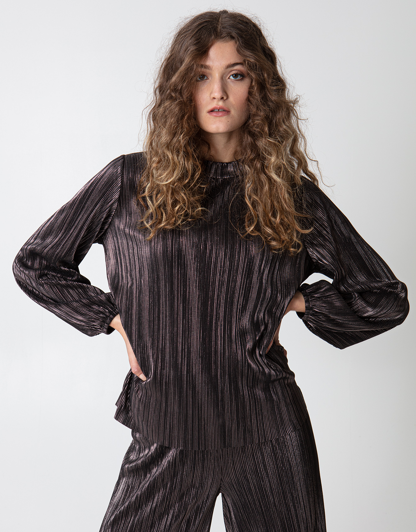 Shimmering pleated party blouse Image 0